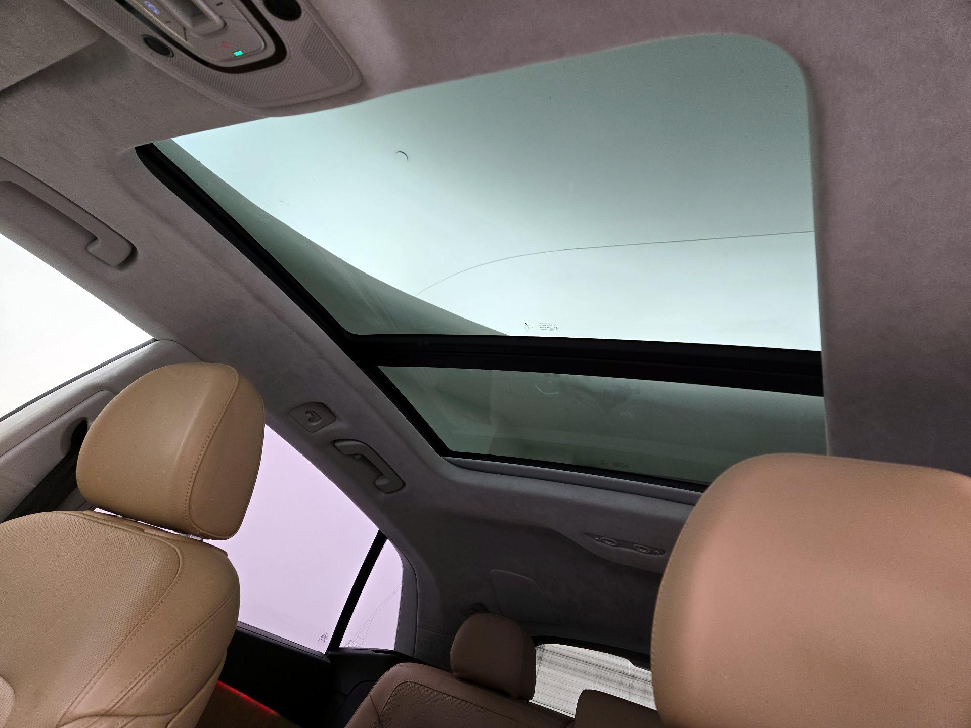 Thumbnail: 2020 Audi Q8 - 20