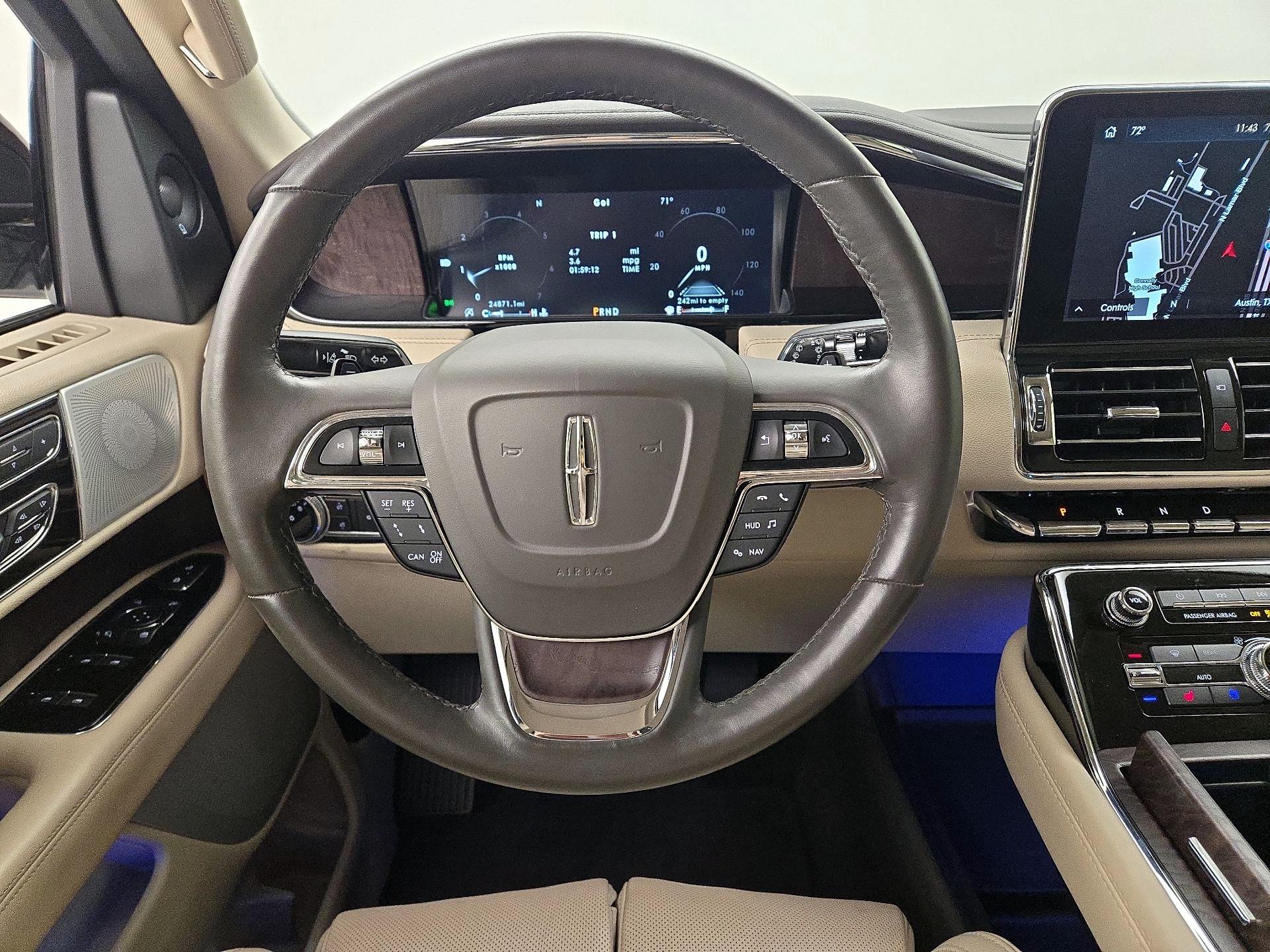 Thumbnail: 2021 Lincoln Navigator - 10