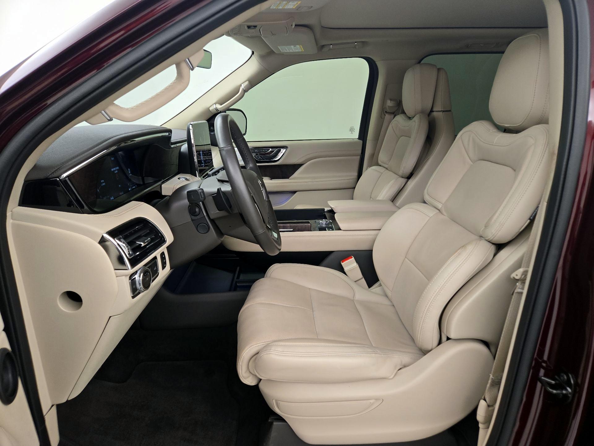 Thumbnail: 2021 Lincoln Navigator - 11