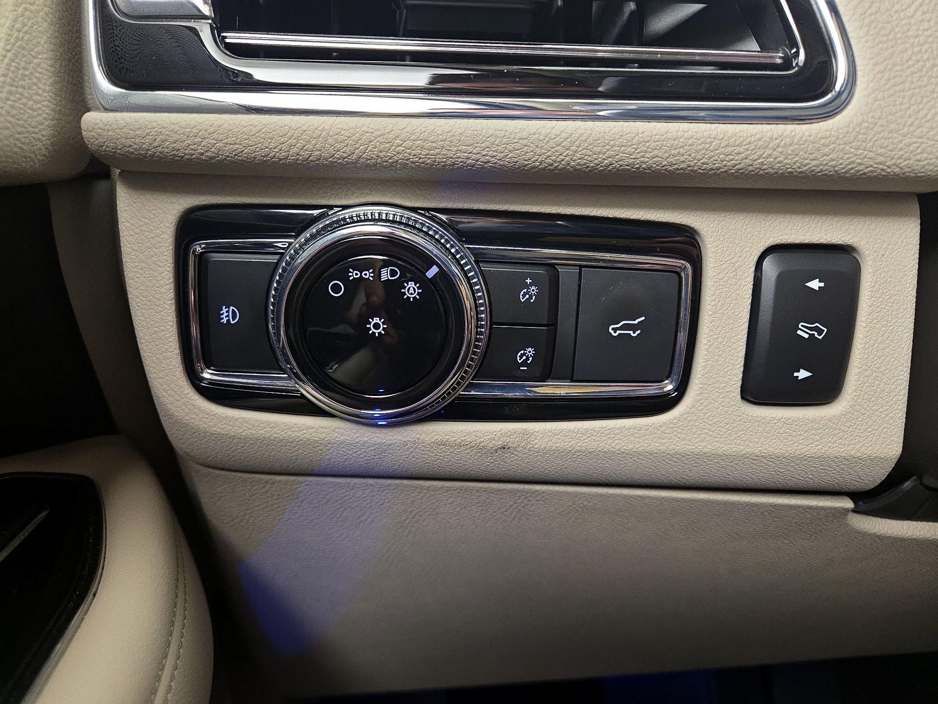 Thumbnail: 2021 Lincoln Navigator - 13