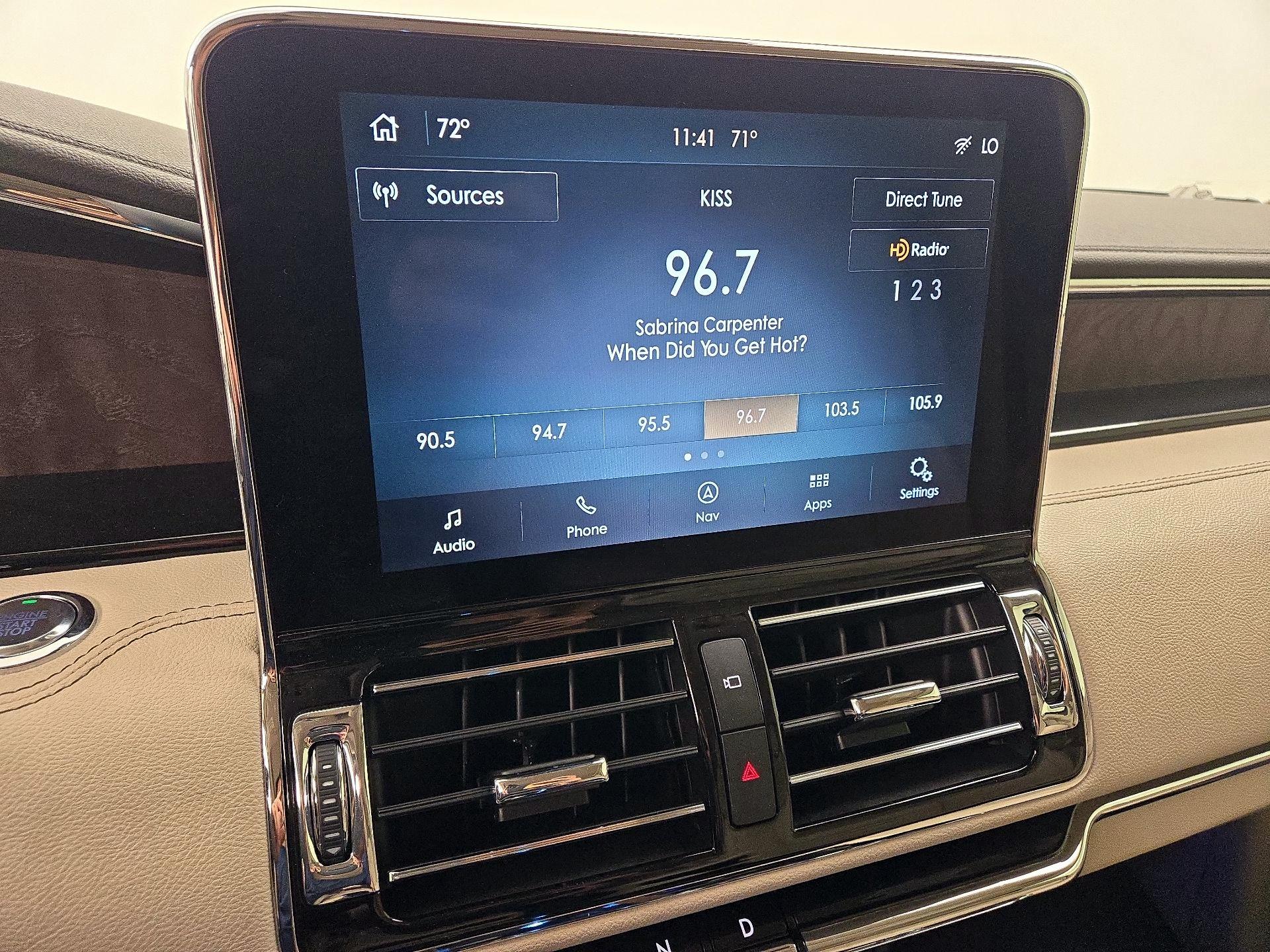 Thumbnail: 2021 Lincoln Navigator - 16