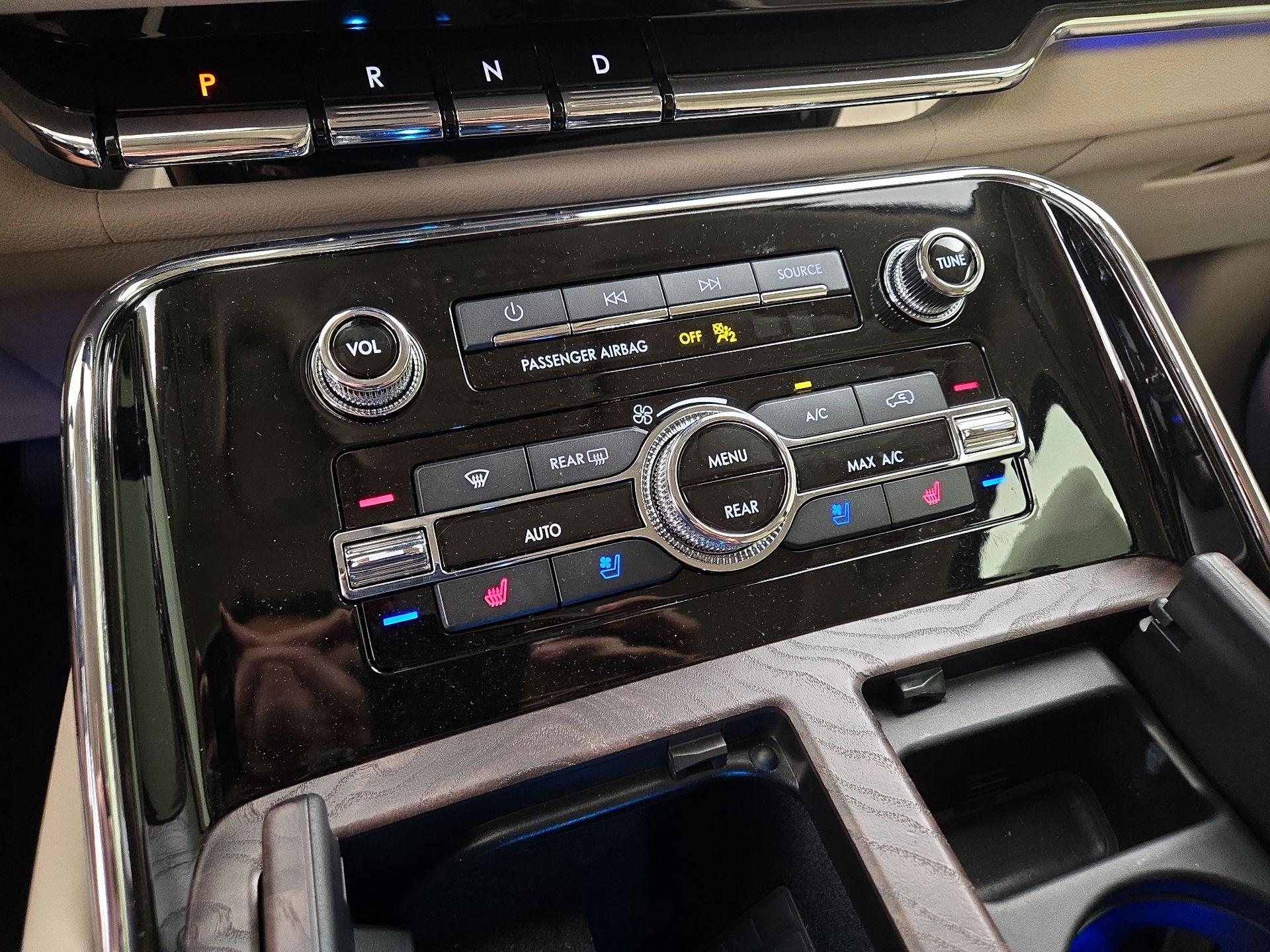 Thumbnail: 2021 Lincoln Navigator - 17