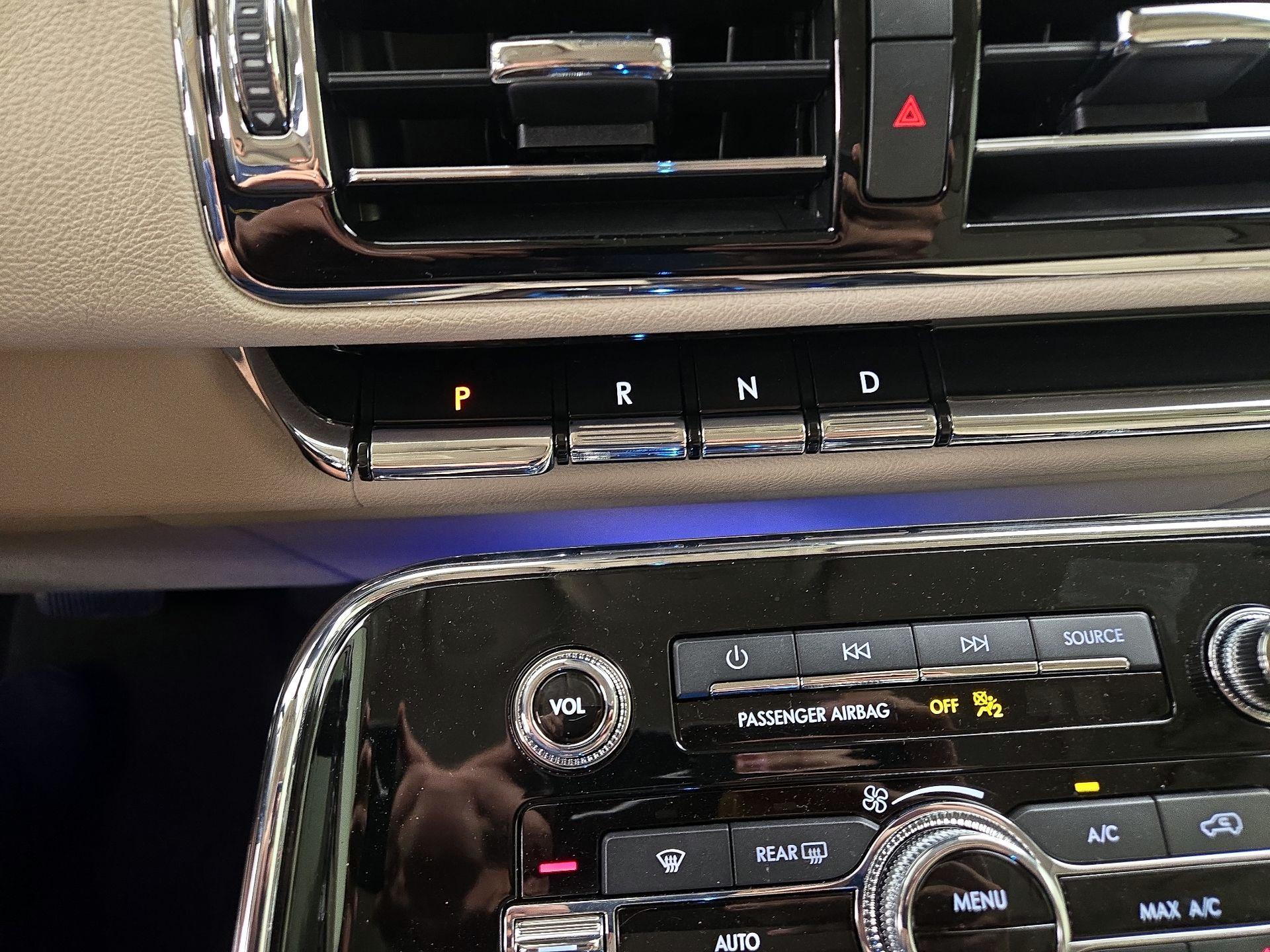 Thumbnail: 2021 Lincoln Navigator - 18