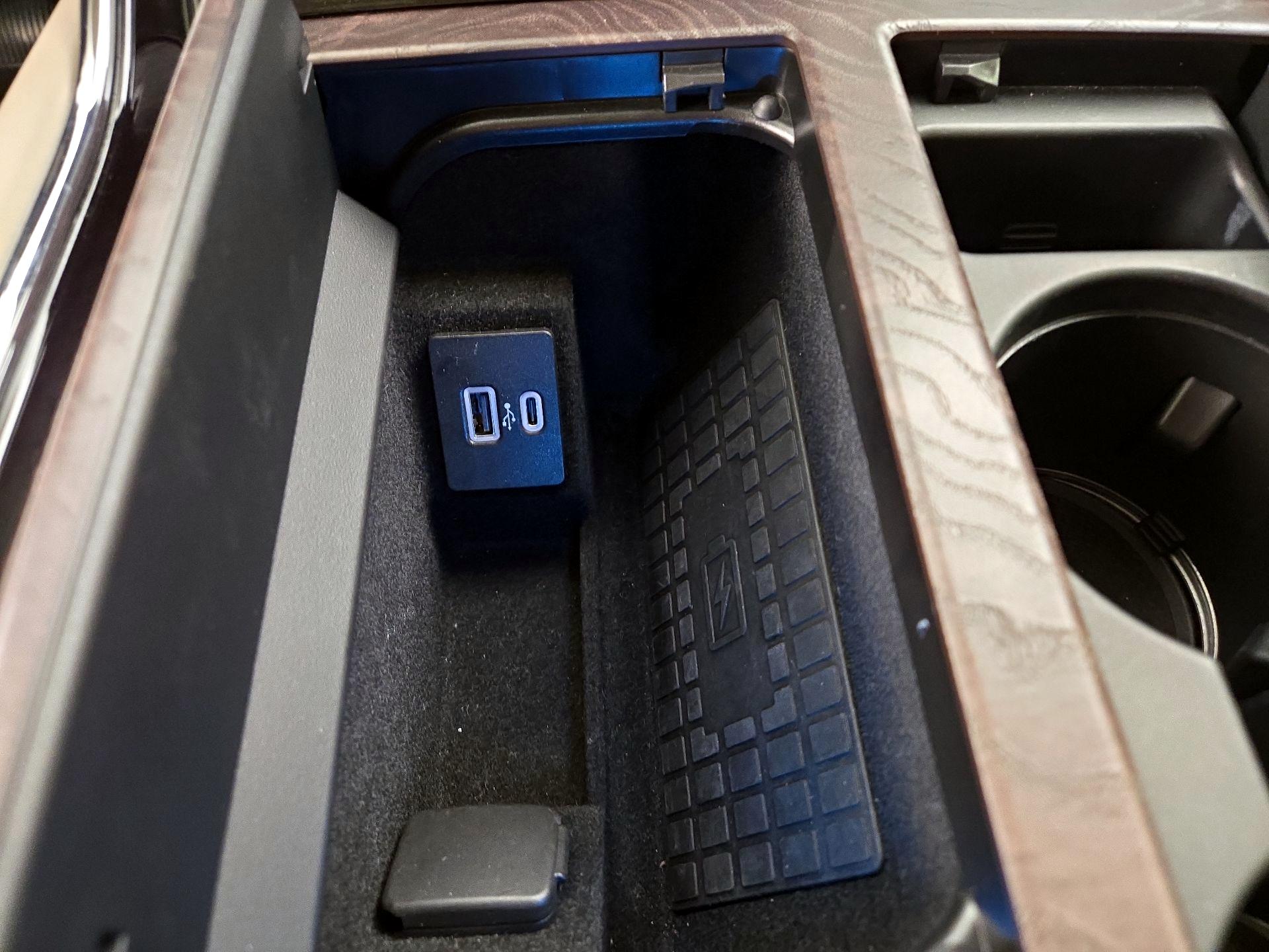 Thumbnail: 2021 Lincoln Navigator - 19