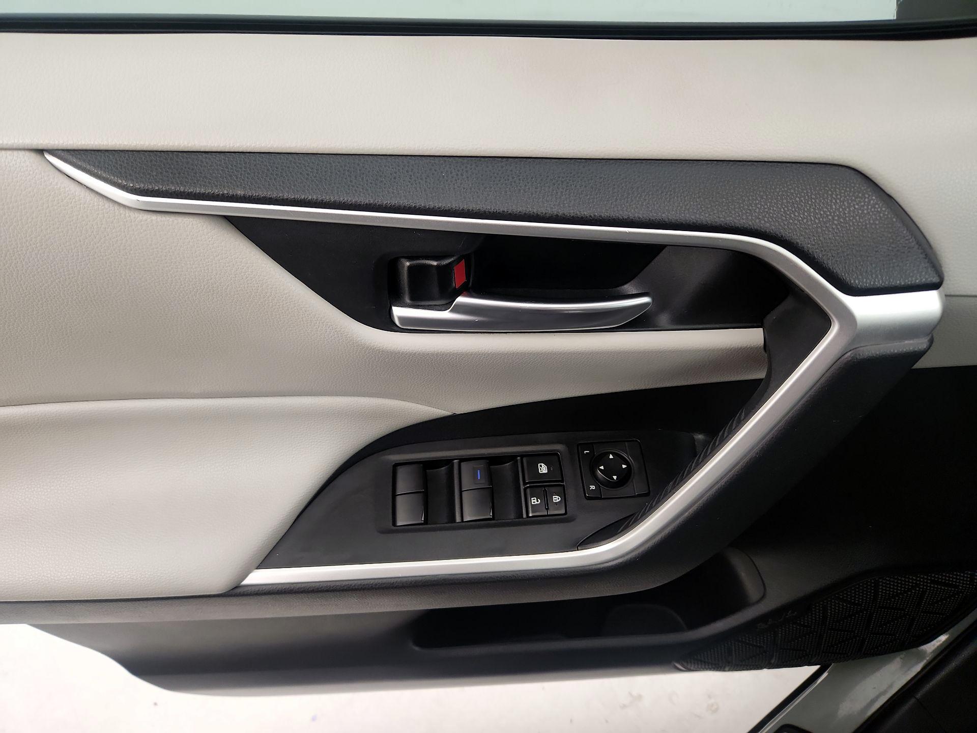 Thumbnail: 2021 Toyota RAV4 - 12