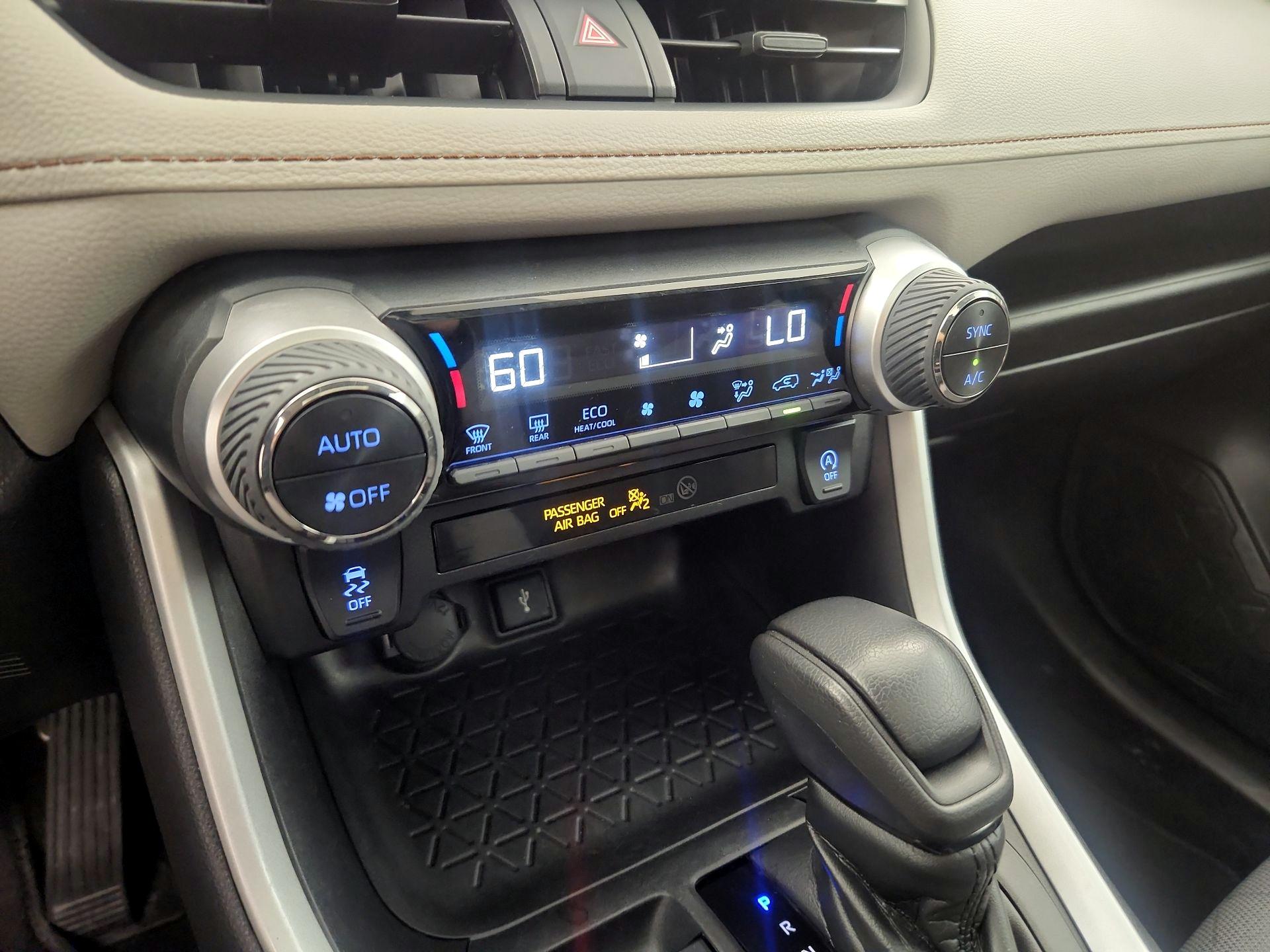 Thumbnail: 2021 Toyota RAV4 - 16