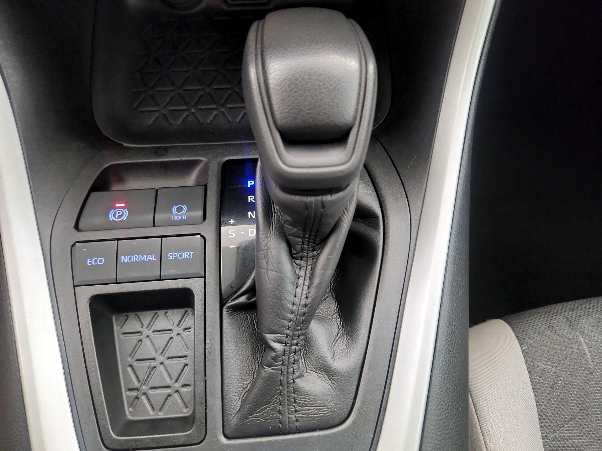 Thumbnail: 2021 Toyota RAV4 - 17