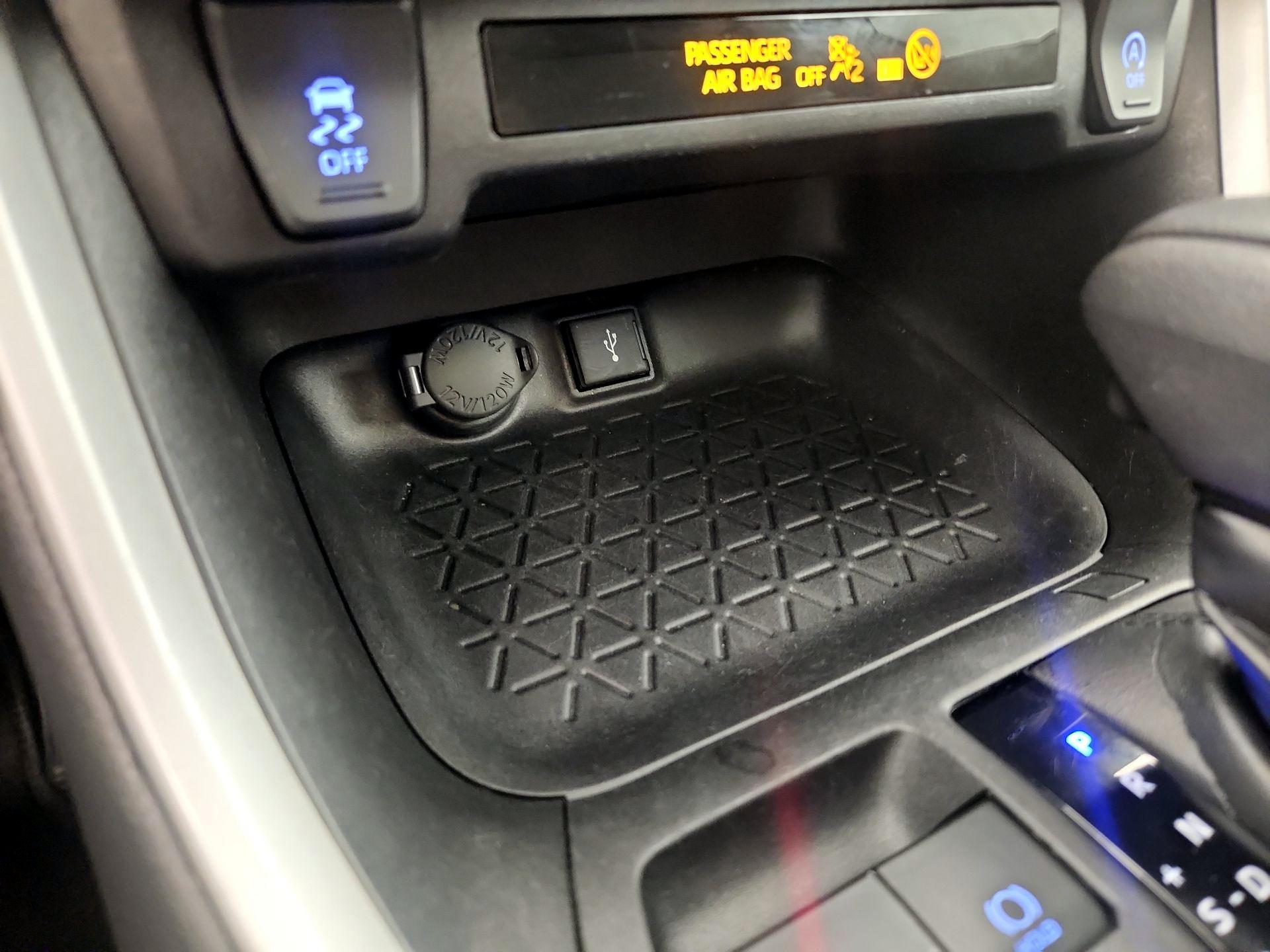 Thumbnail: 2021 Toyota RAV4 - 18