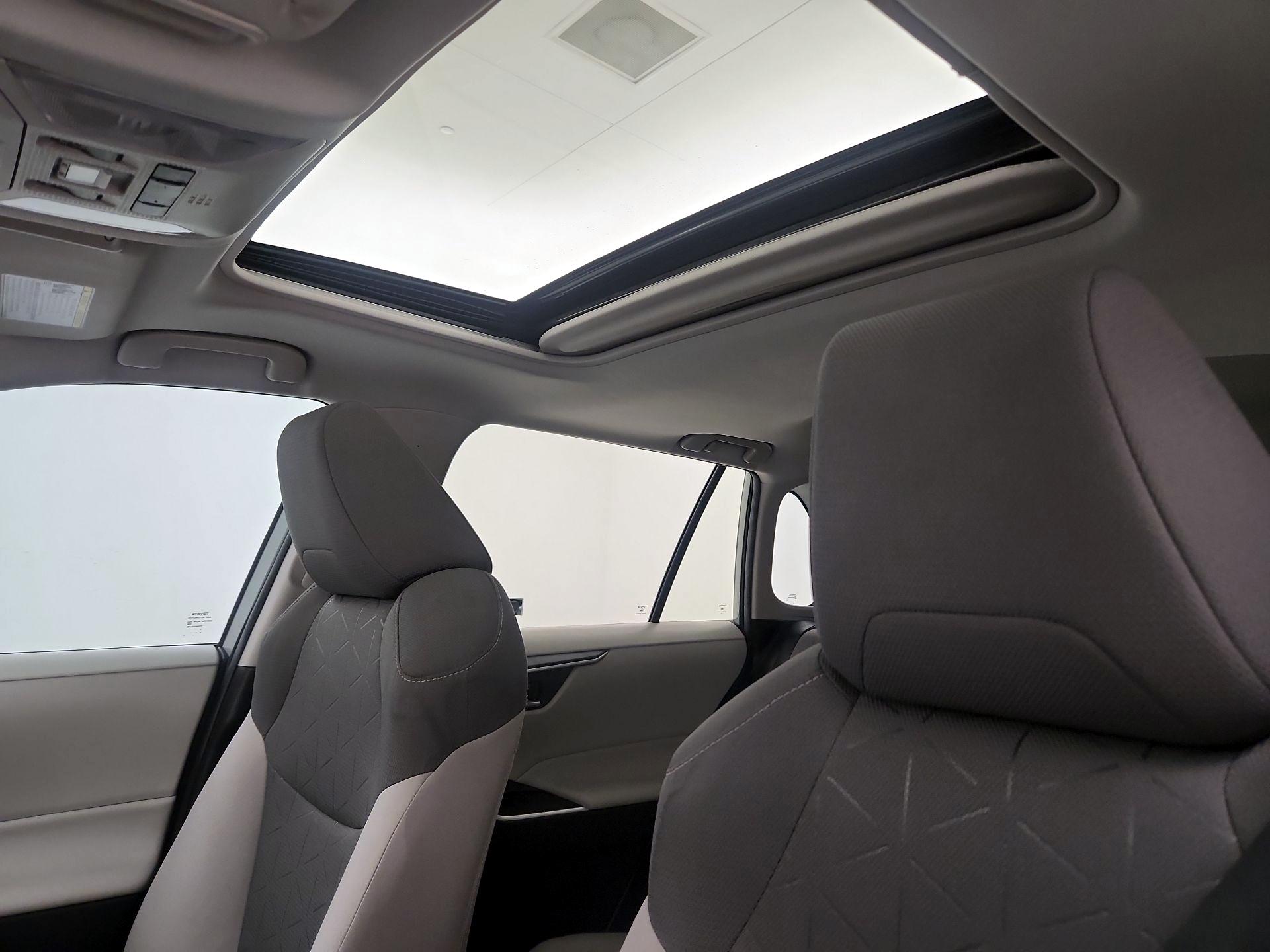 Thumbnail: 2021 Toyota RAV4 - 19