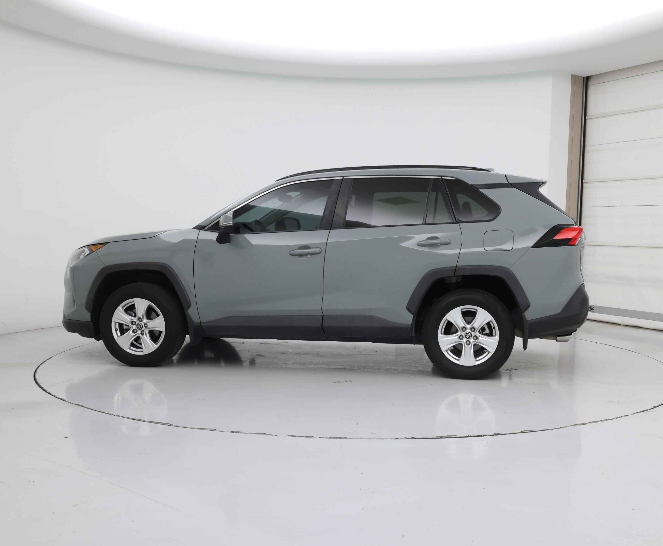 Thumbnail: 2021 Toyota RAV4 - 3