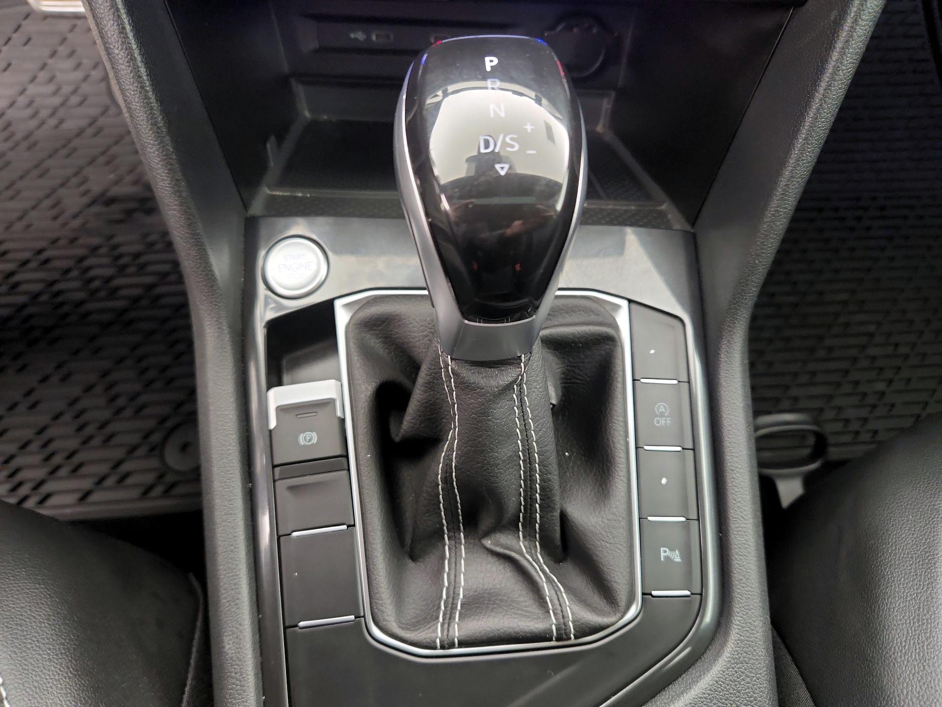 Thumbnail: 2024 Volkswagen Tiguan - 17