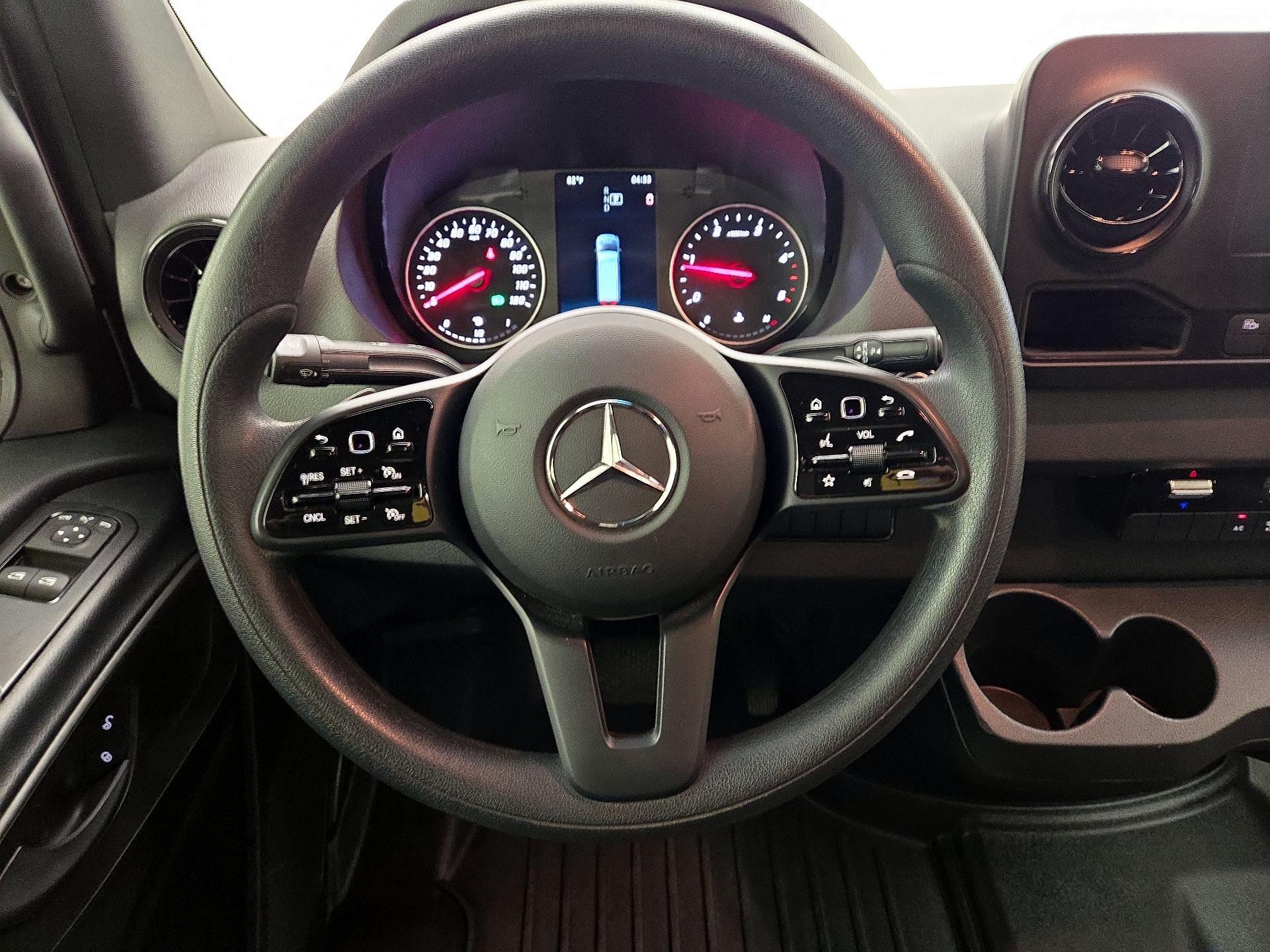 Thumbnail: 2023 Mercedes-Benz Sprinter - 10