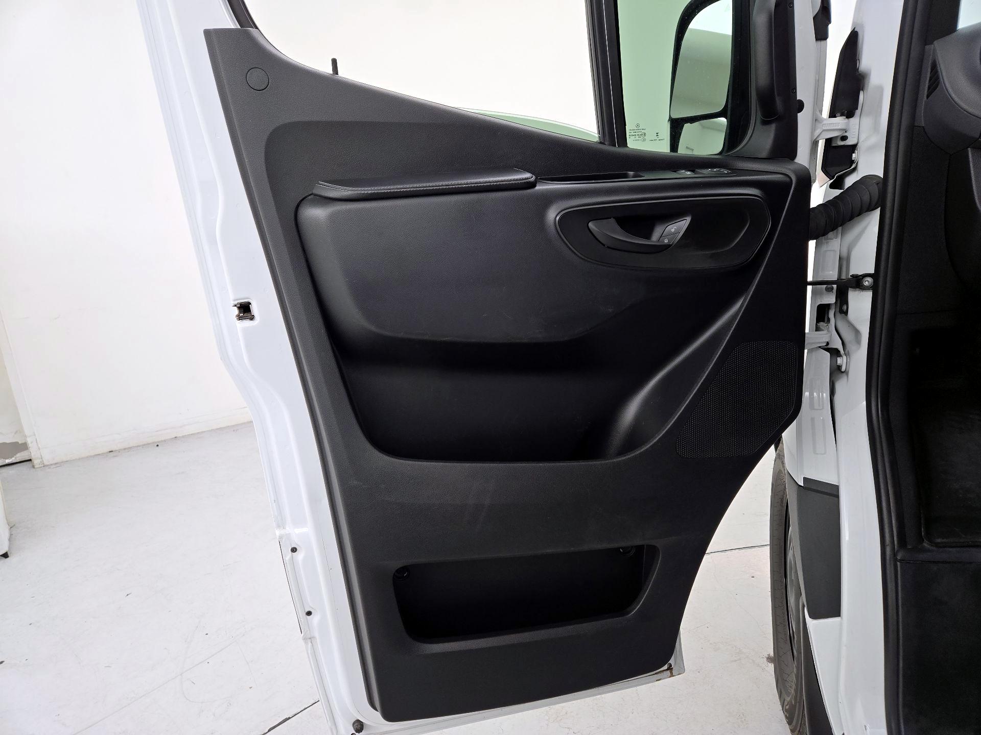 Thumbnail: 2023 Mercedes-Benz Sprinter - 12