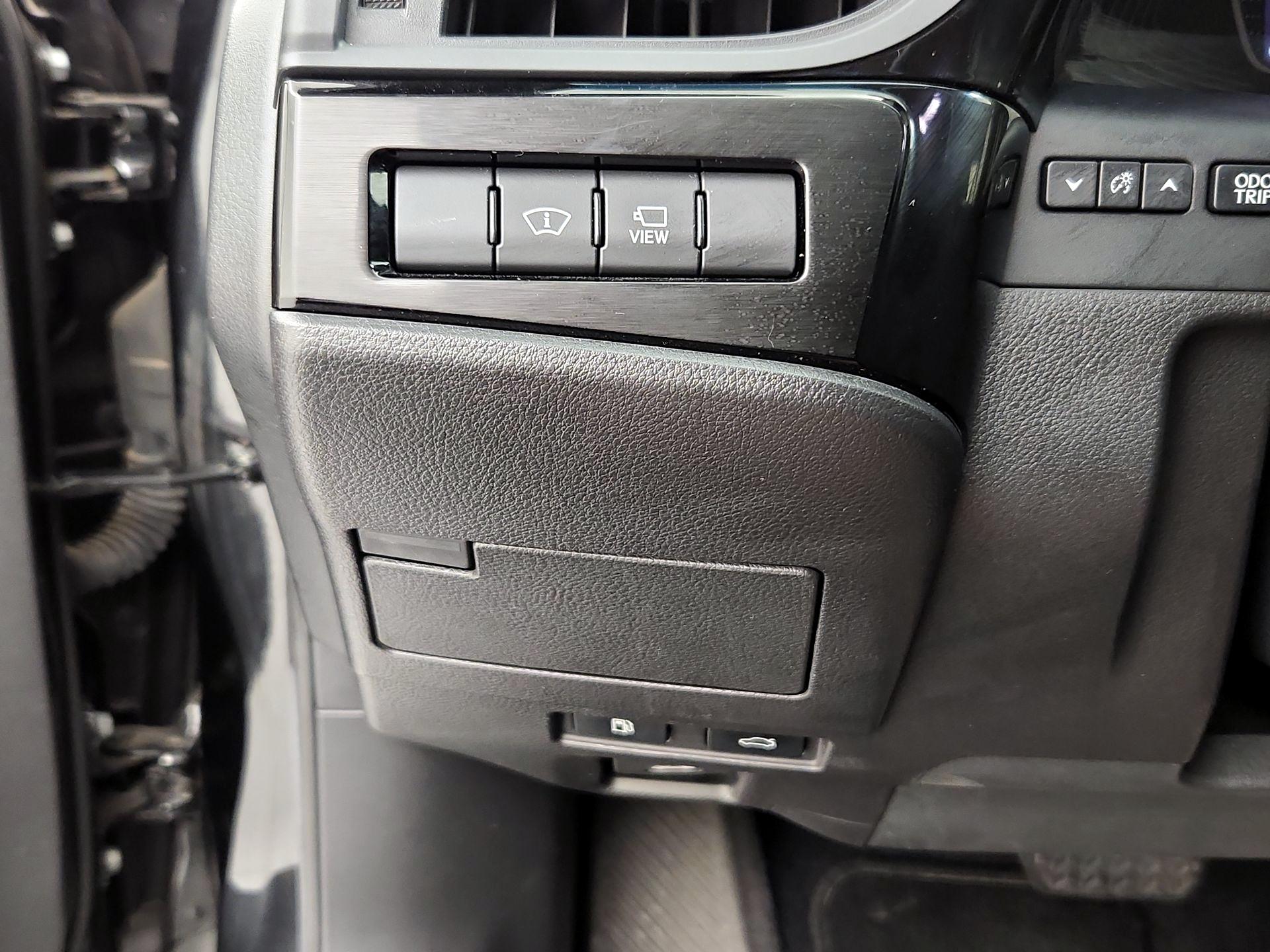 Thumbnail: 2022 Lexus ES - 13