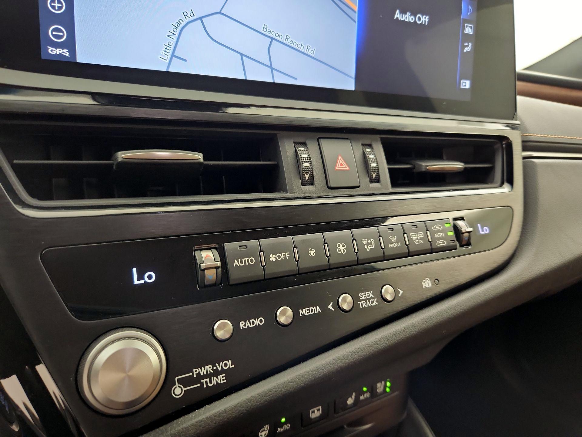 Thumbnail: 2022 Lexus ES - 17