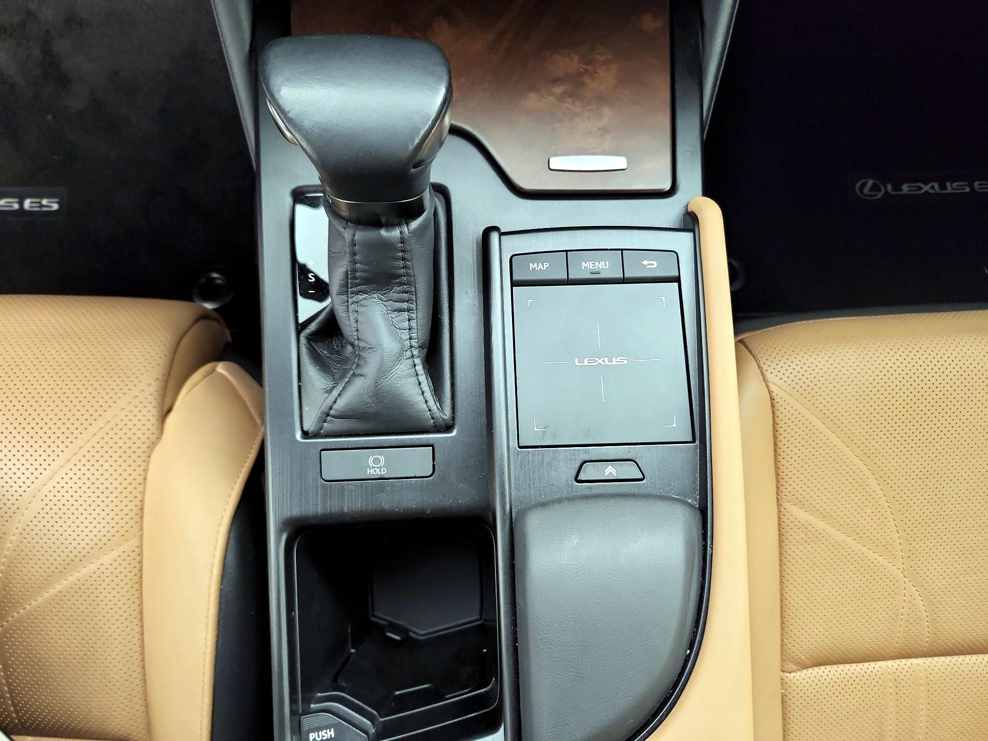 Thumbnail: 2022 Lexus ES - 18