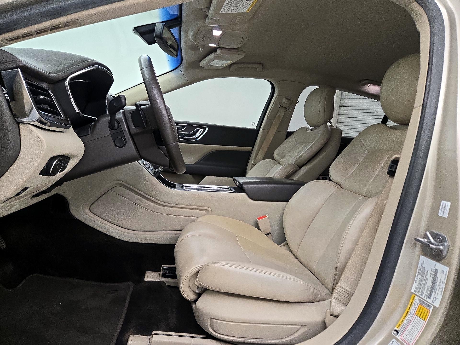 Thumbnail: 2017 Lincoln Continental - 11