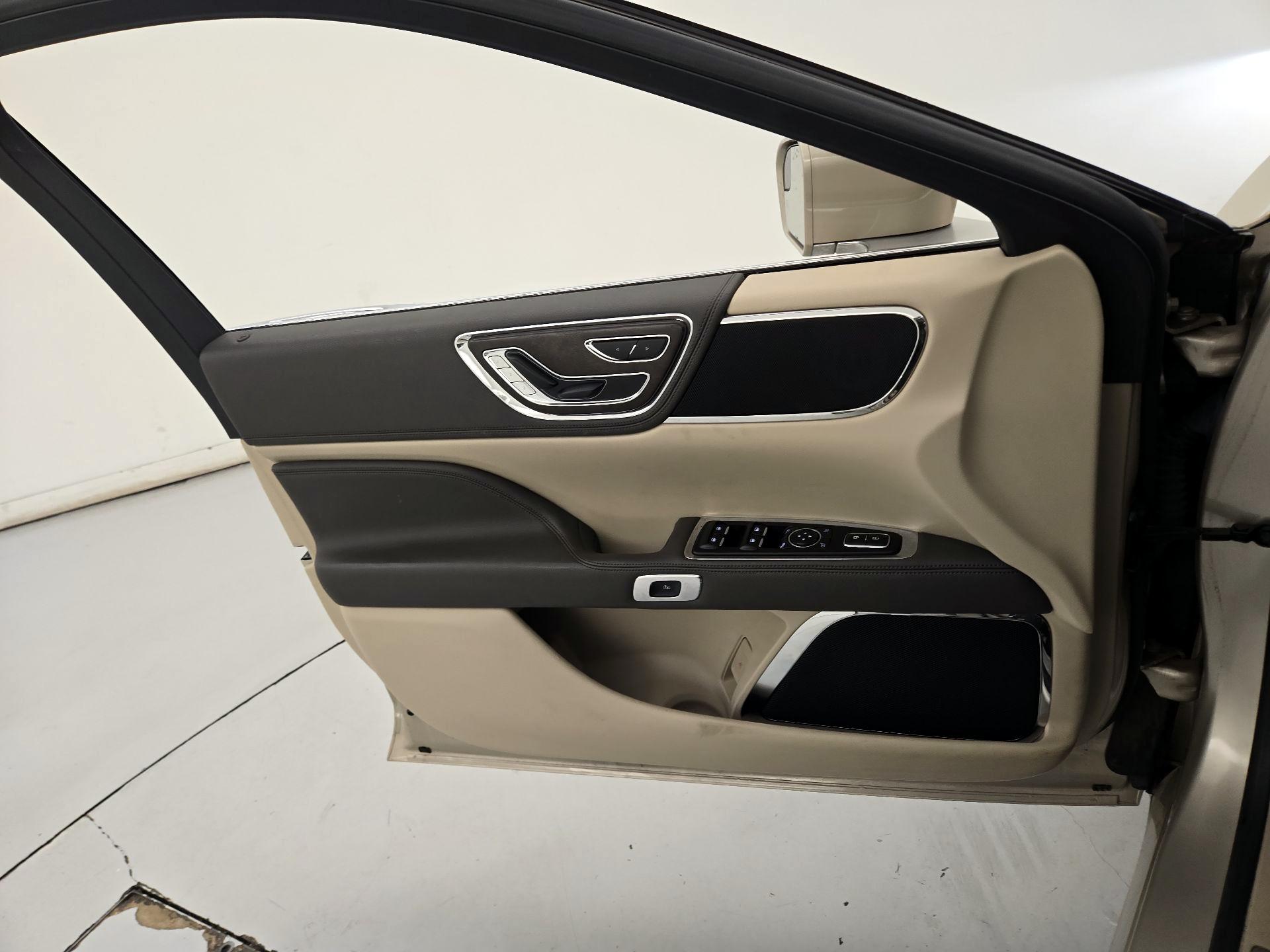 Thumbnail: 2017 Lincoln Continental - 12