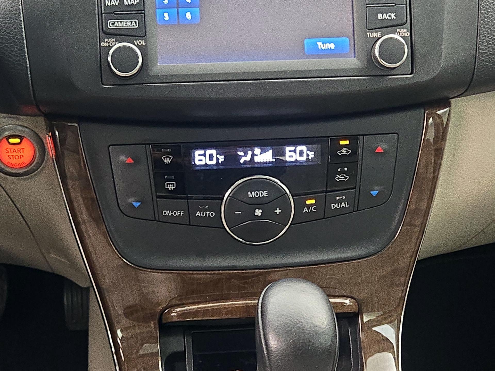 Thumbnail: 2015 Nissan Sentra - 17