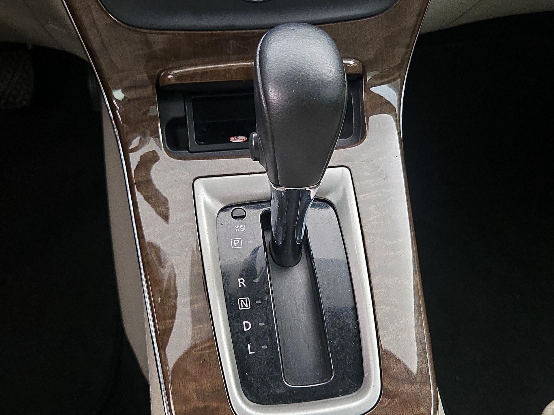 Thumbnail: 2015 Nissan Sentra - 18