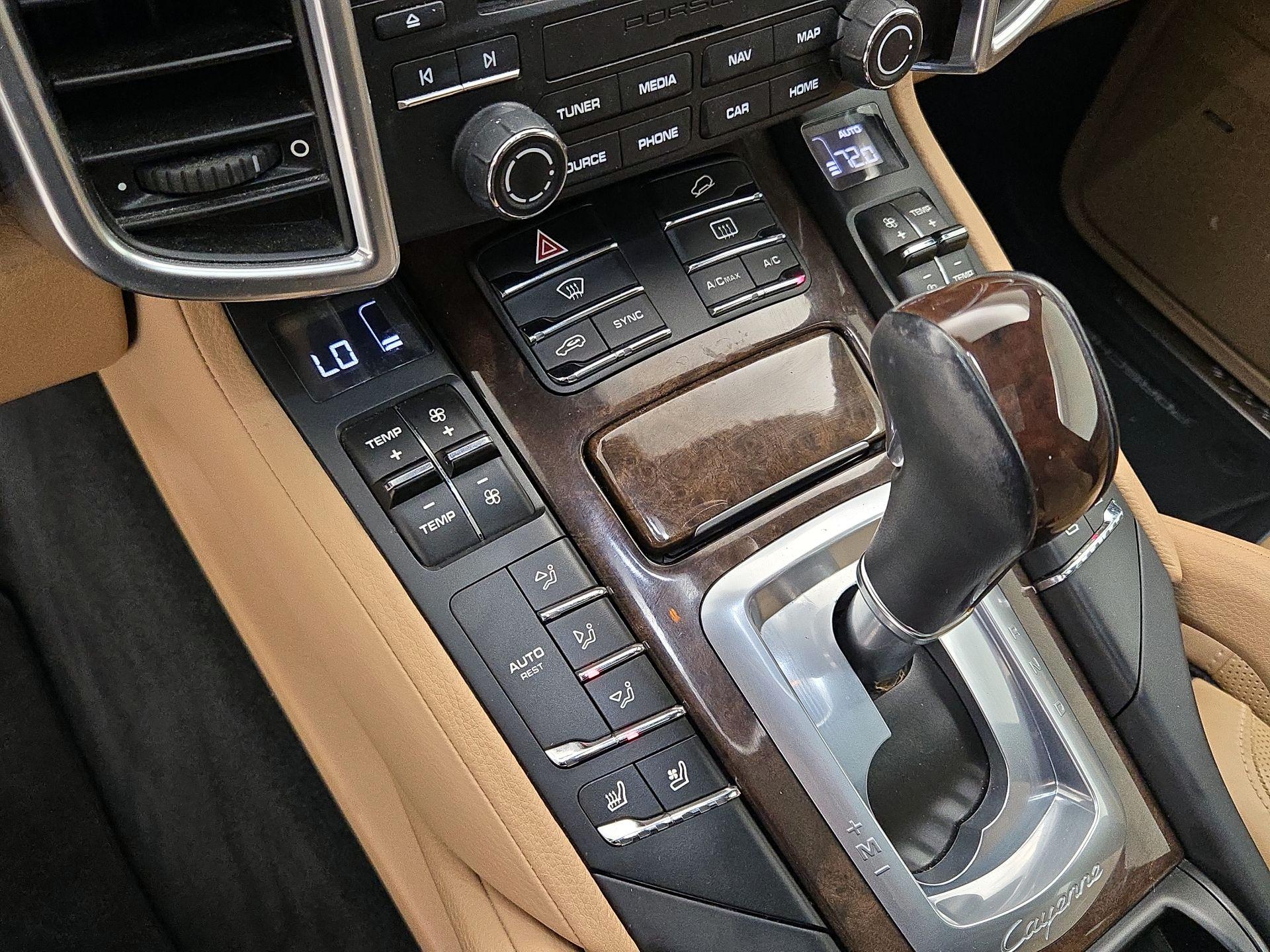 Thumbnail: 2018 Porsche Cayenne - 17