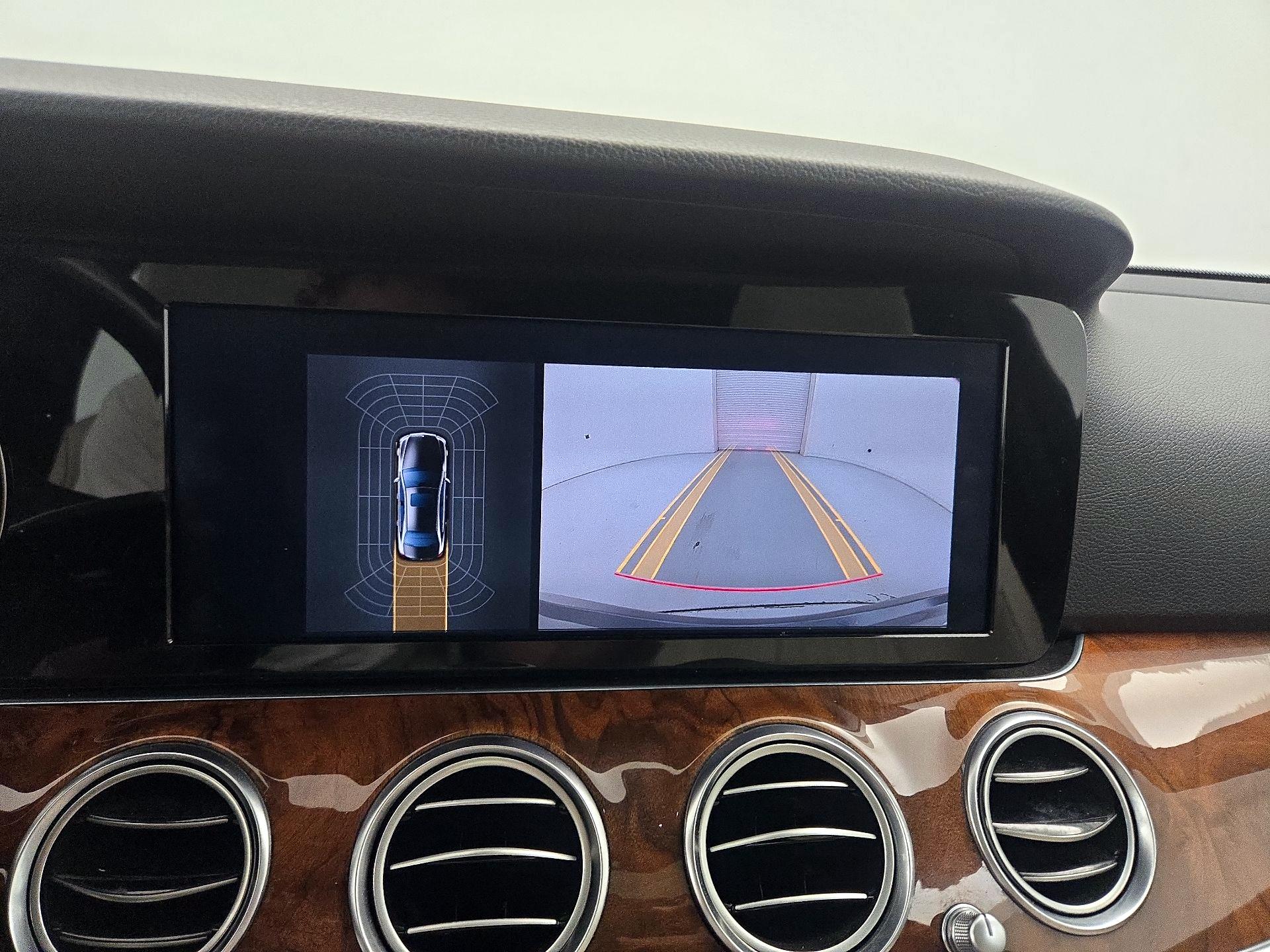 Thumbnail: 2017 Mercedes-Benz E-Class - 15