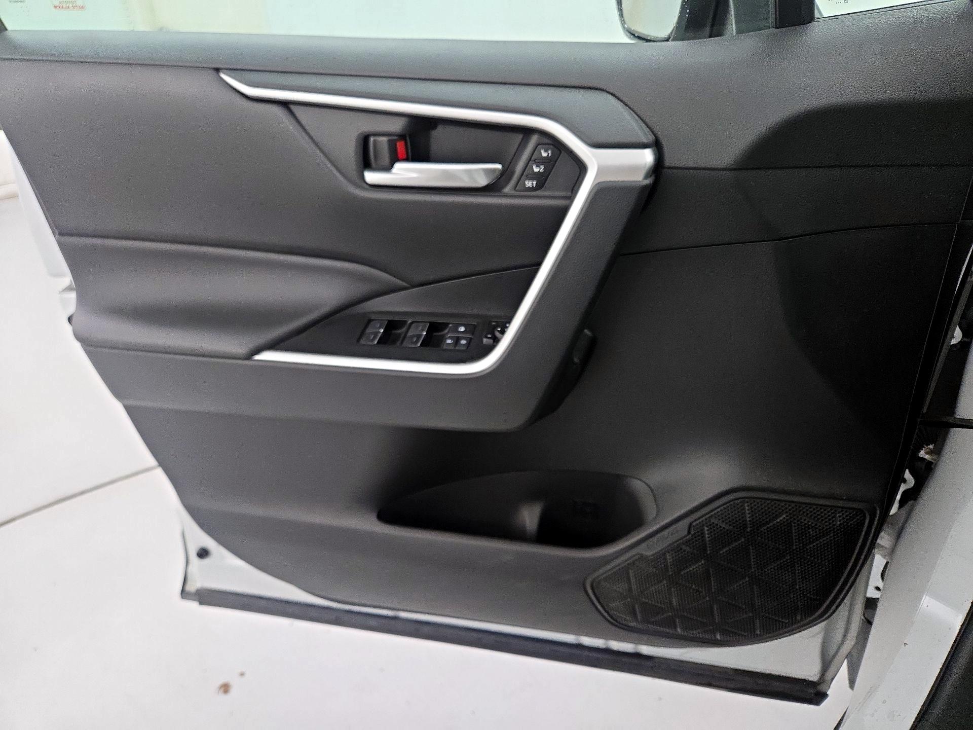 Thumbnail: 2023 Toyota RAV4 - 12