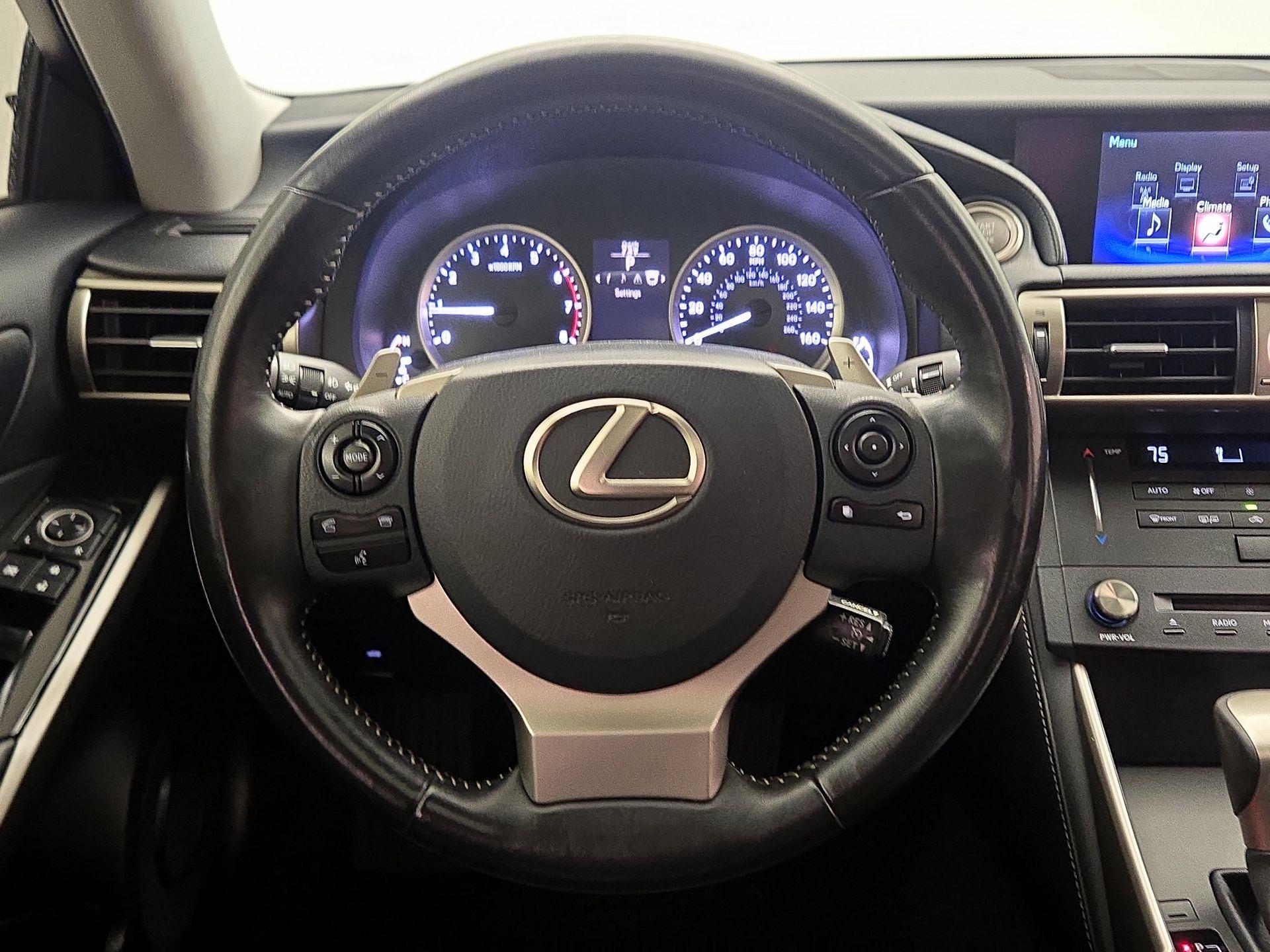 Thumbnail: 2016 Lexus IS - 10