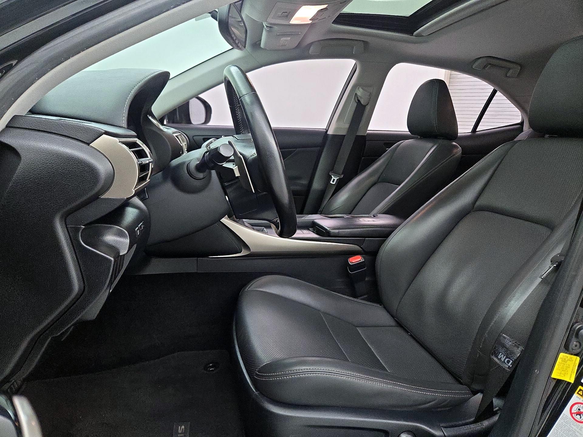 Thumbnail: 2016 Lexus IS - 11