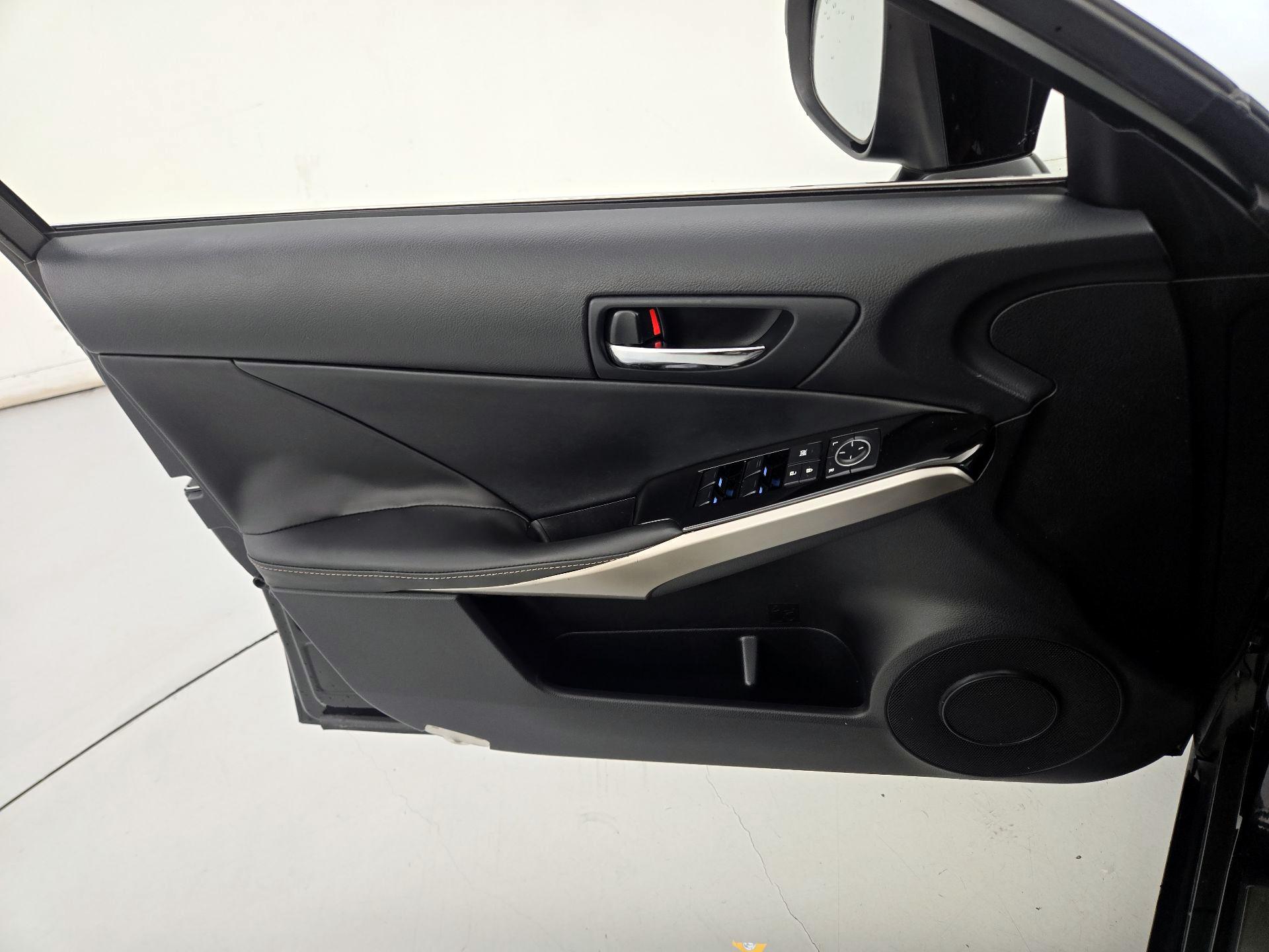 Thumbnail: 2016 Lexus IS - 12