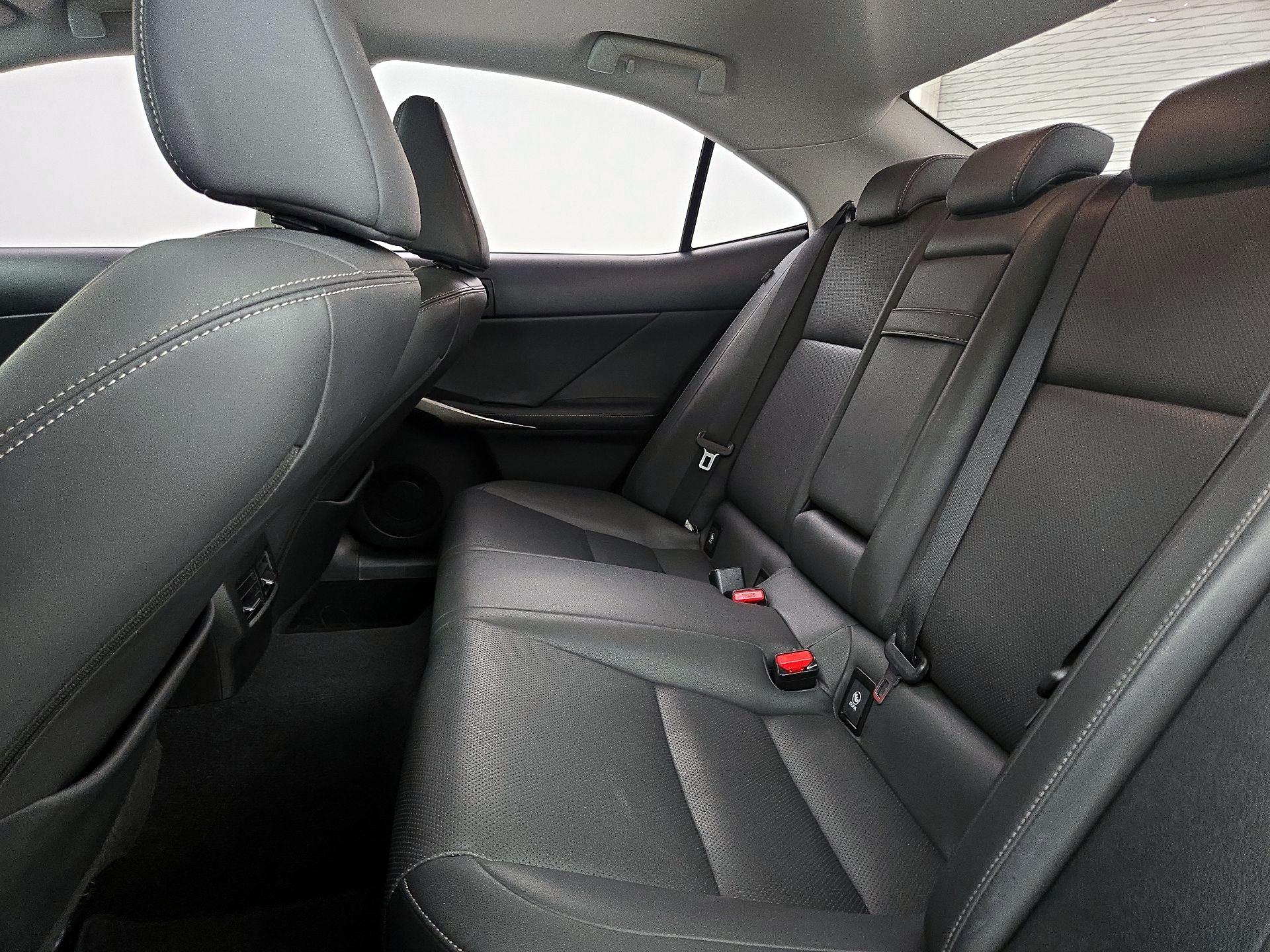 Thumbnail: 2016 Lexus IS - 20