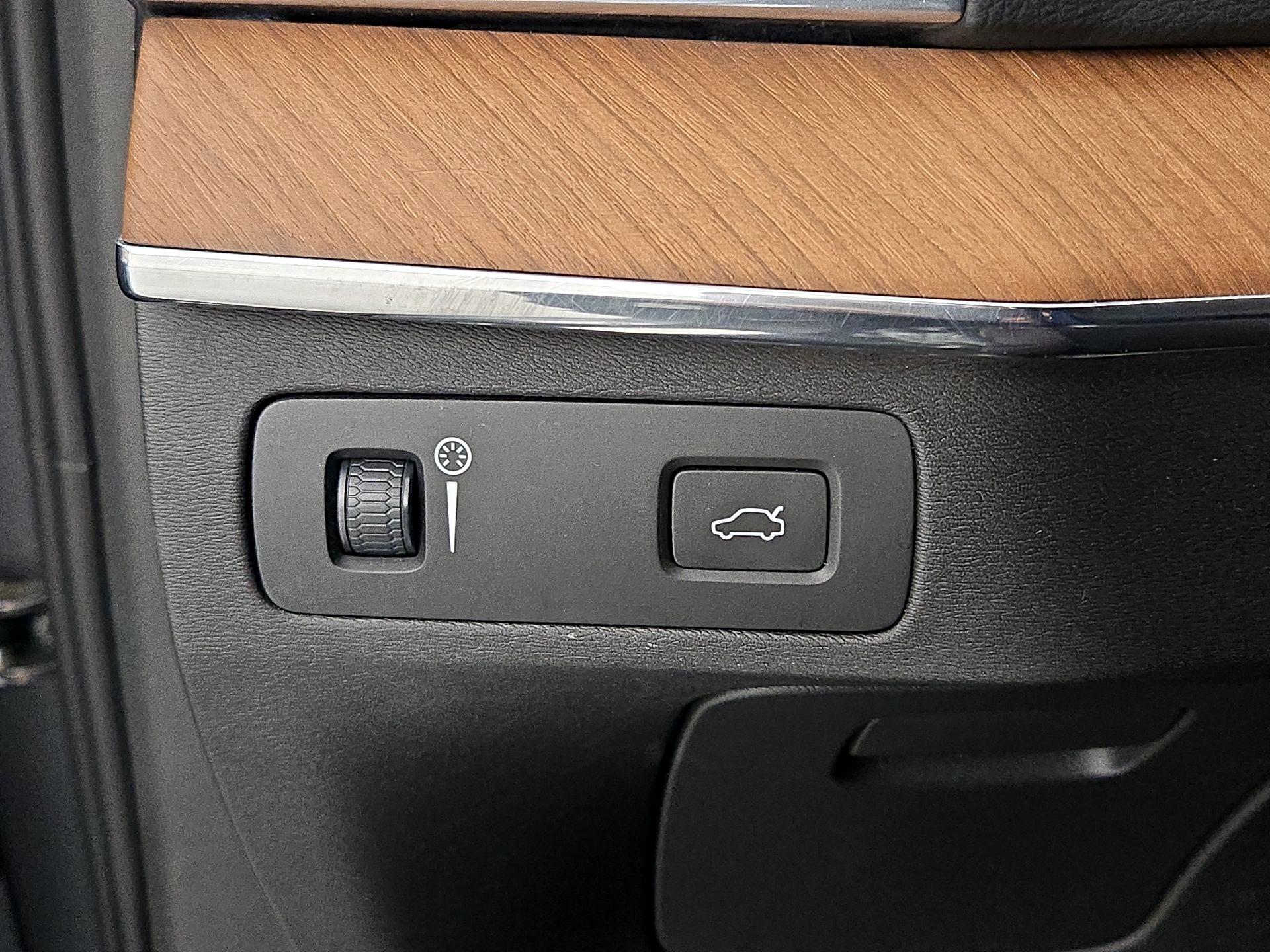 Thumbnail: 2020 Volvo XC90 - 13