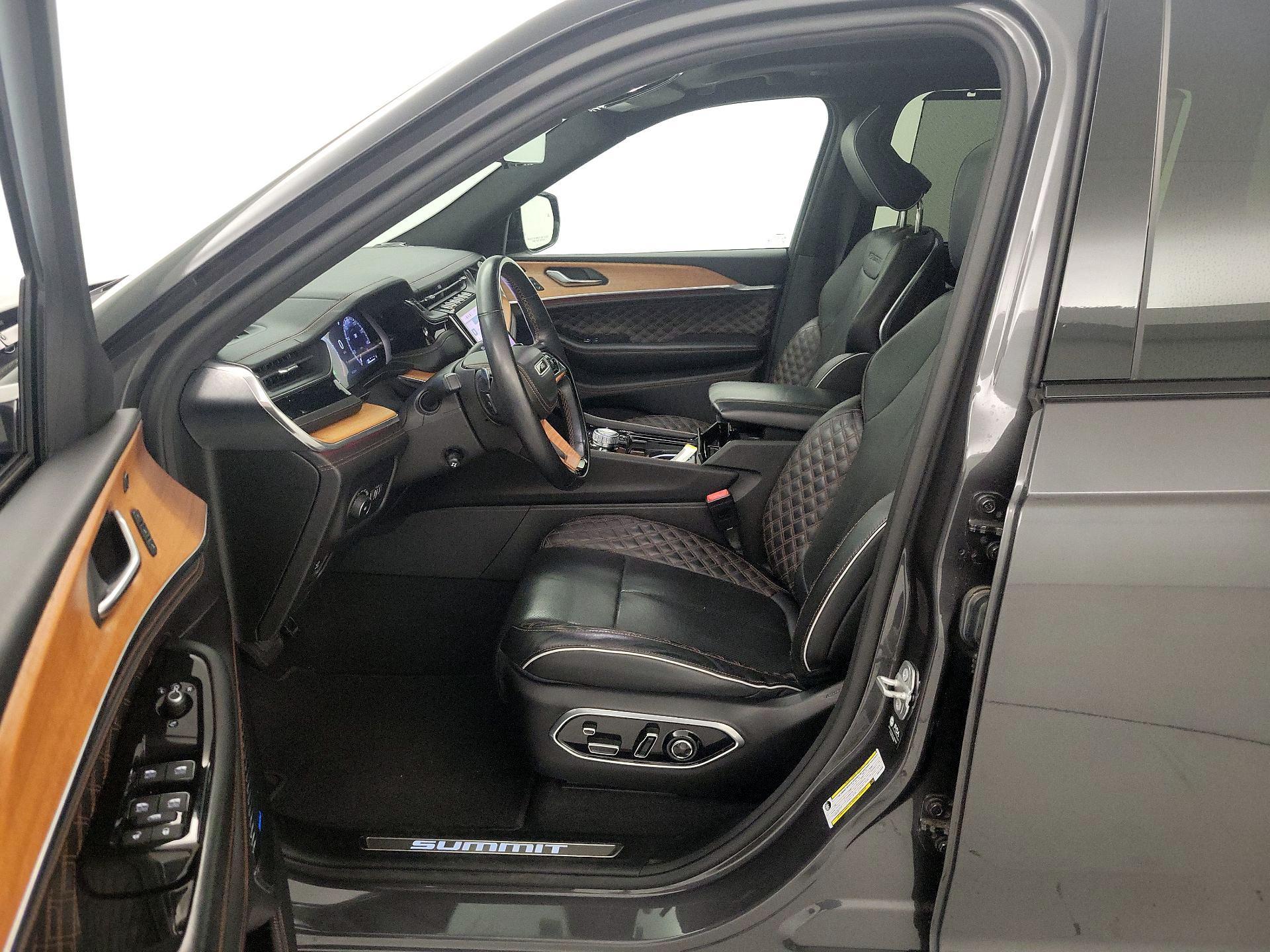 Thumbnail: 2022 Jeep Grand Cherokee - 11