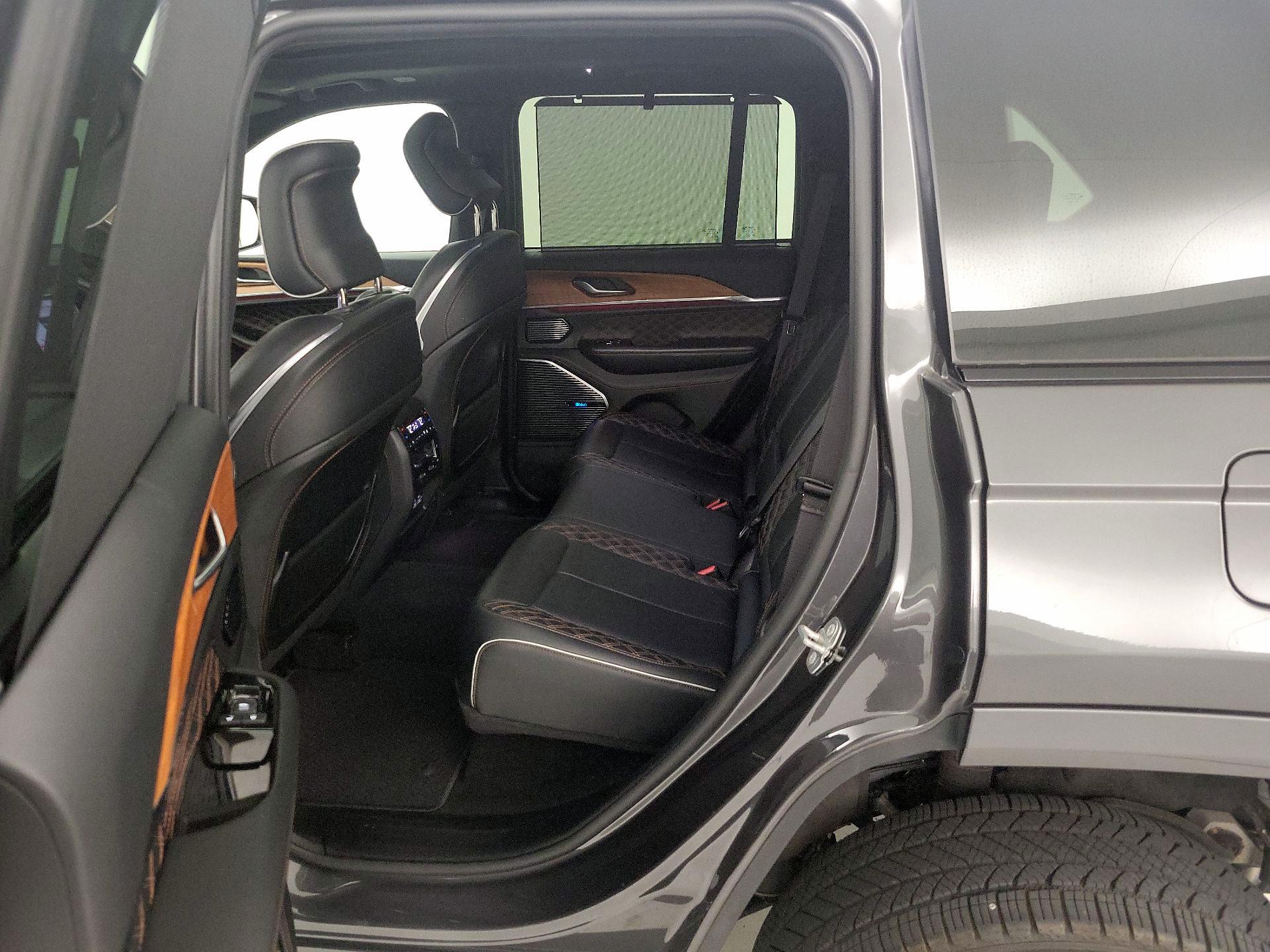 Thumbnail: 2022 Jeep Grand Cherokee - 19