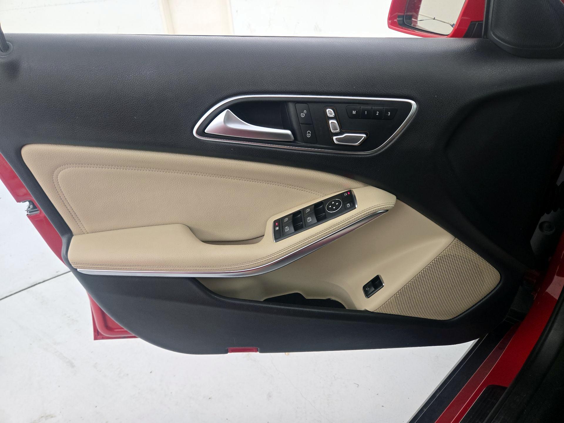 Thumbnail: 2019 Mercedes-Benz GLA - 12