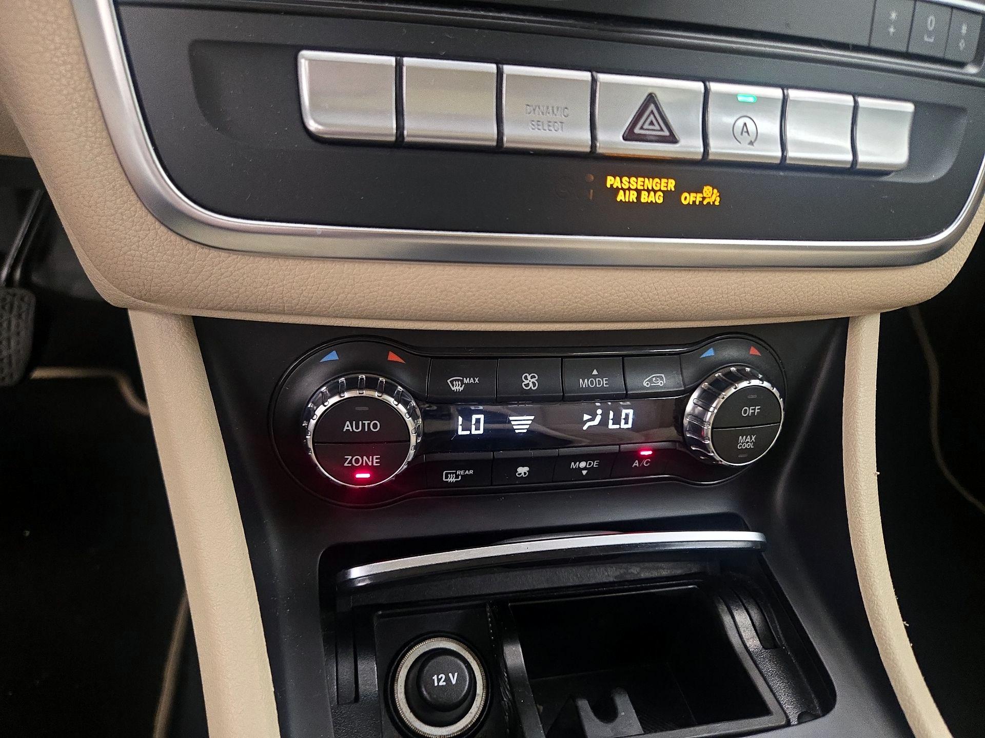 Thumbnail: 2019 Mercedes-Benz GLA - 16