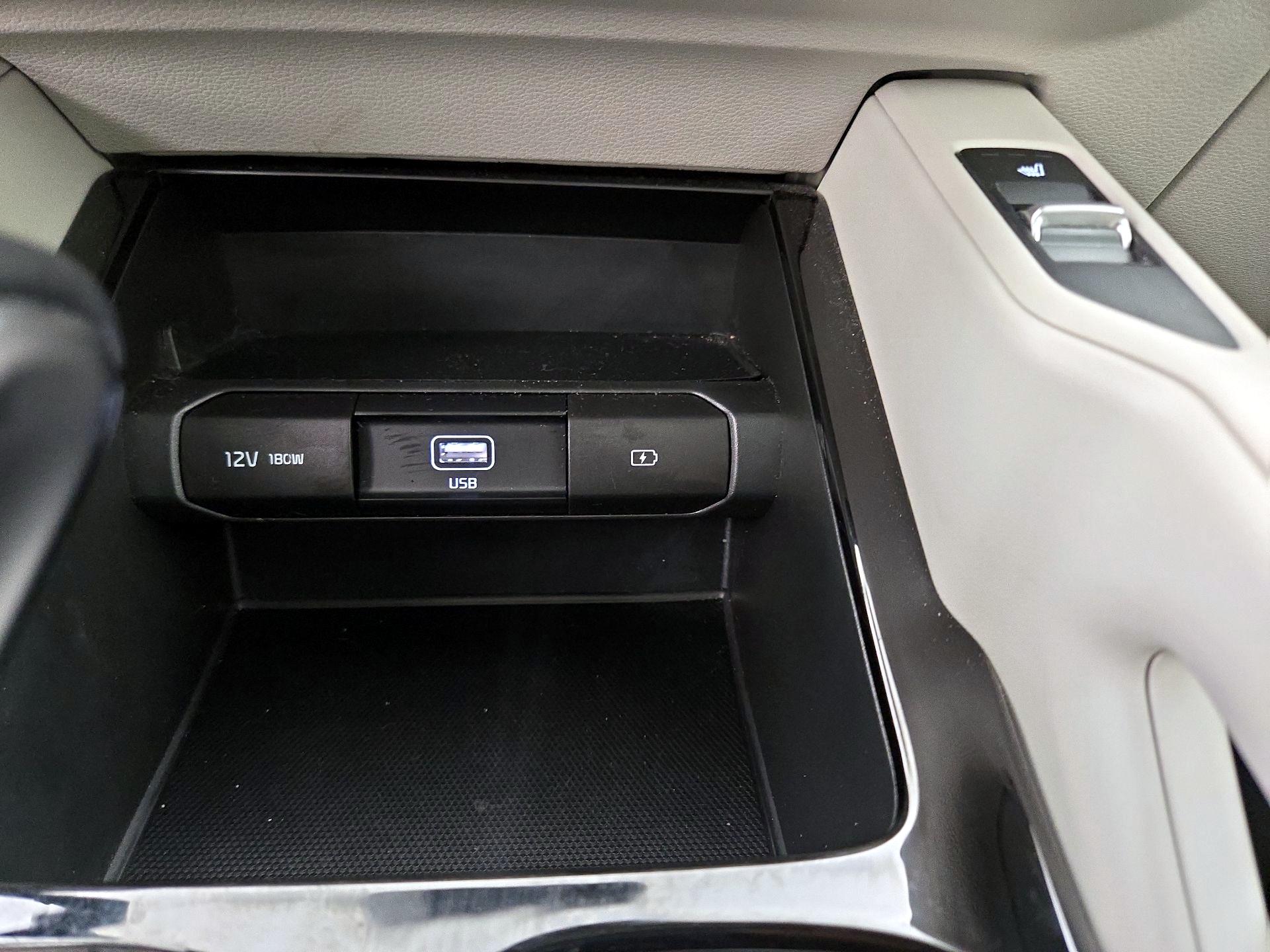 Thumbnail: 2021 Kia Telluride - 18