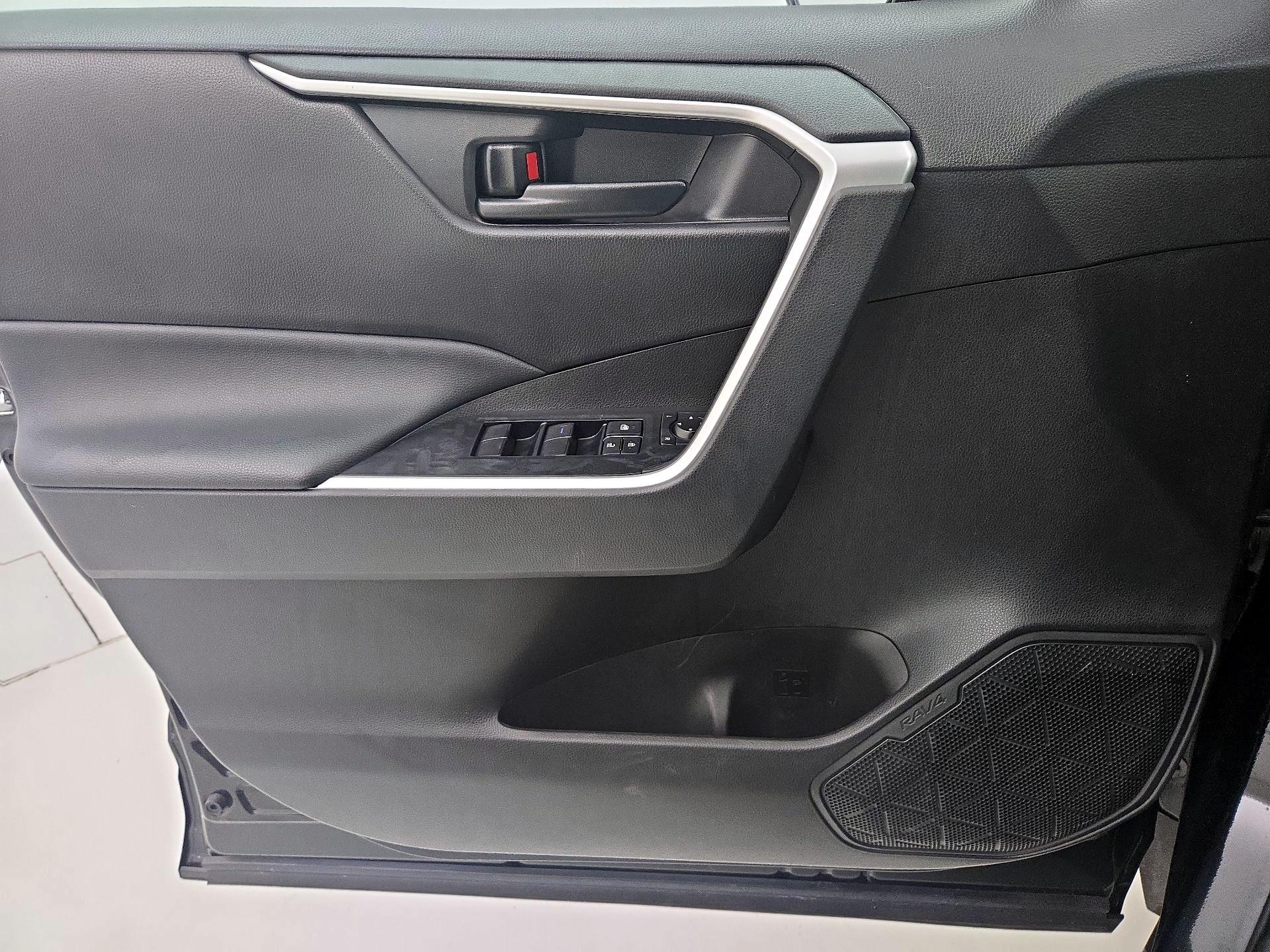 Thumbnail: 2022 Toyota RAV4 - 12
