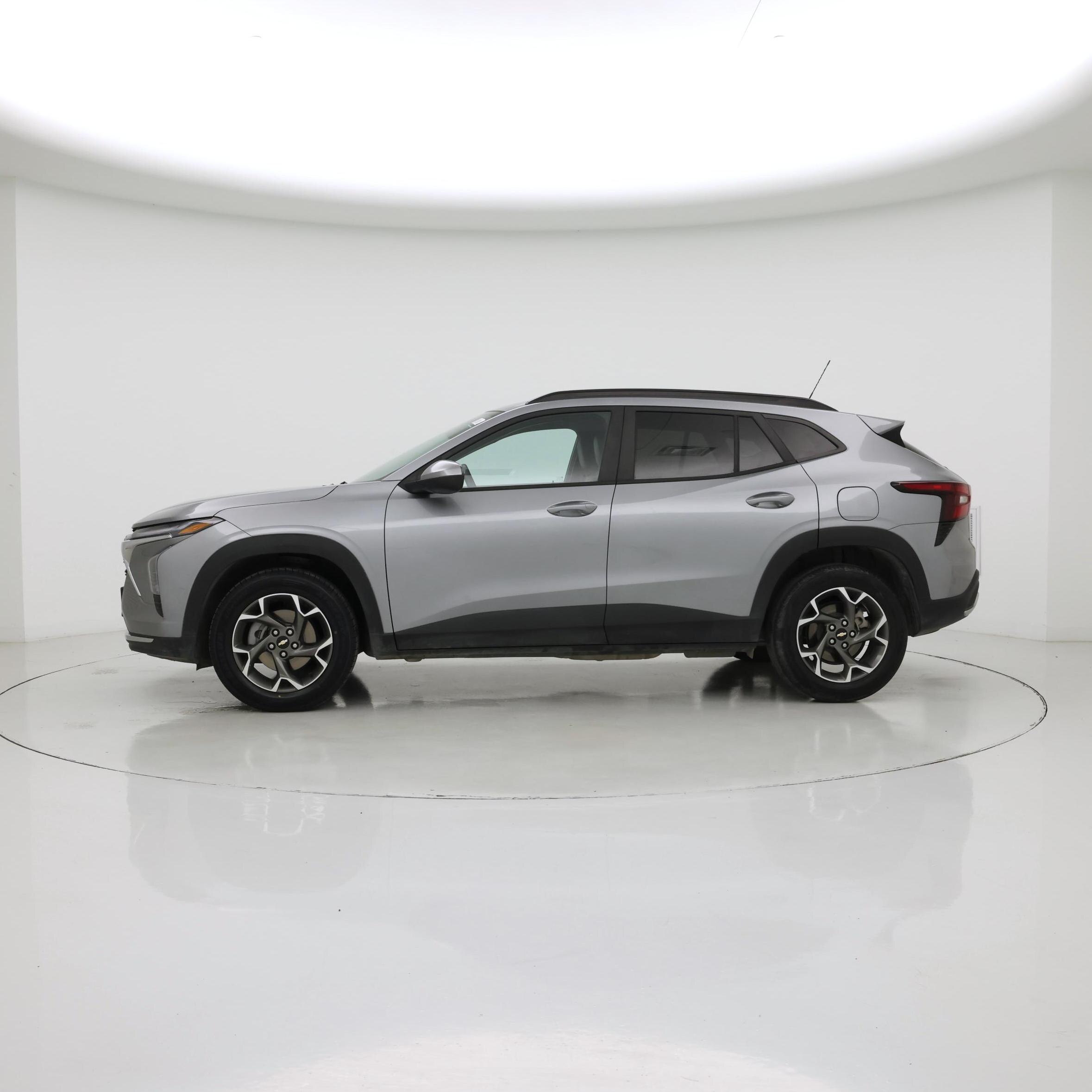 Thumbnail: 2024 Chevrolet Trax - 3