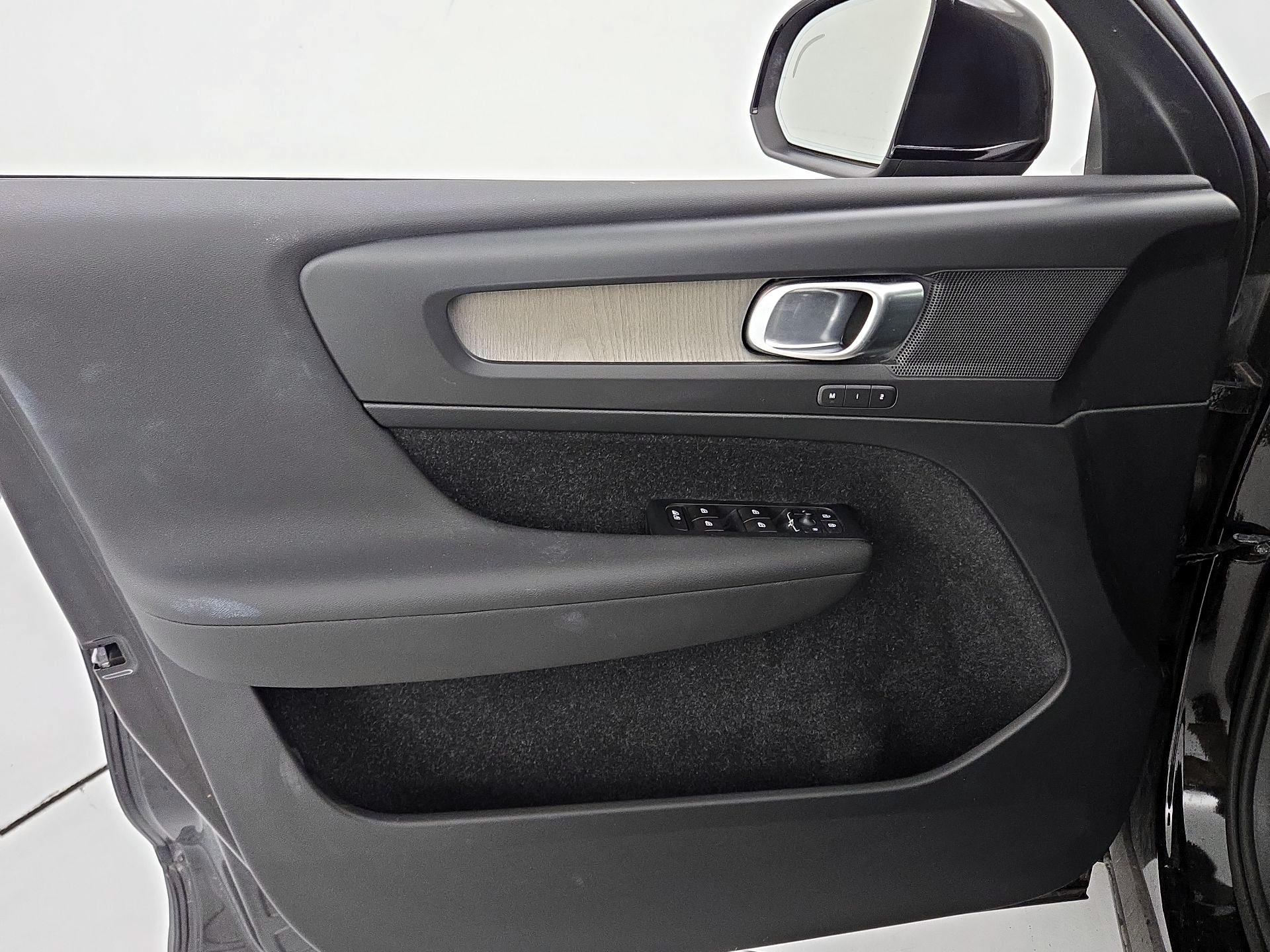 Thumbnail: 2019 Volvo XC40 - 12