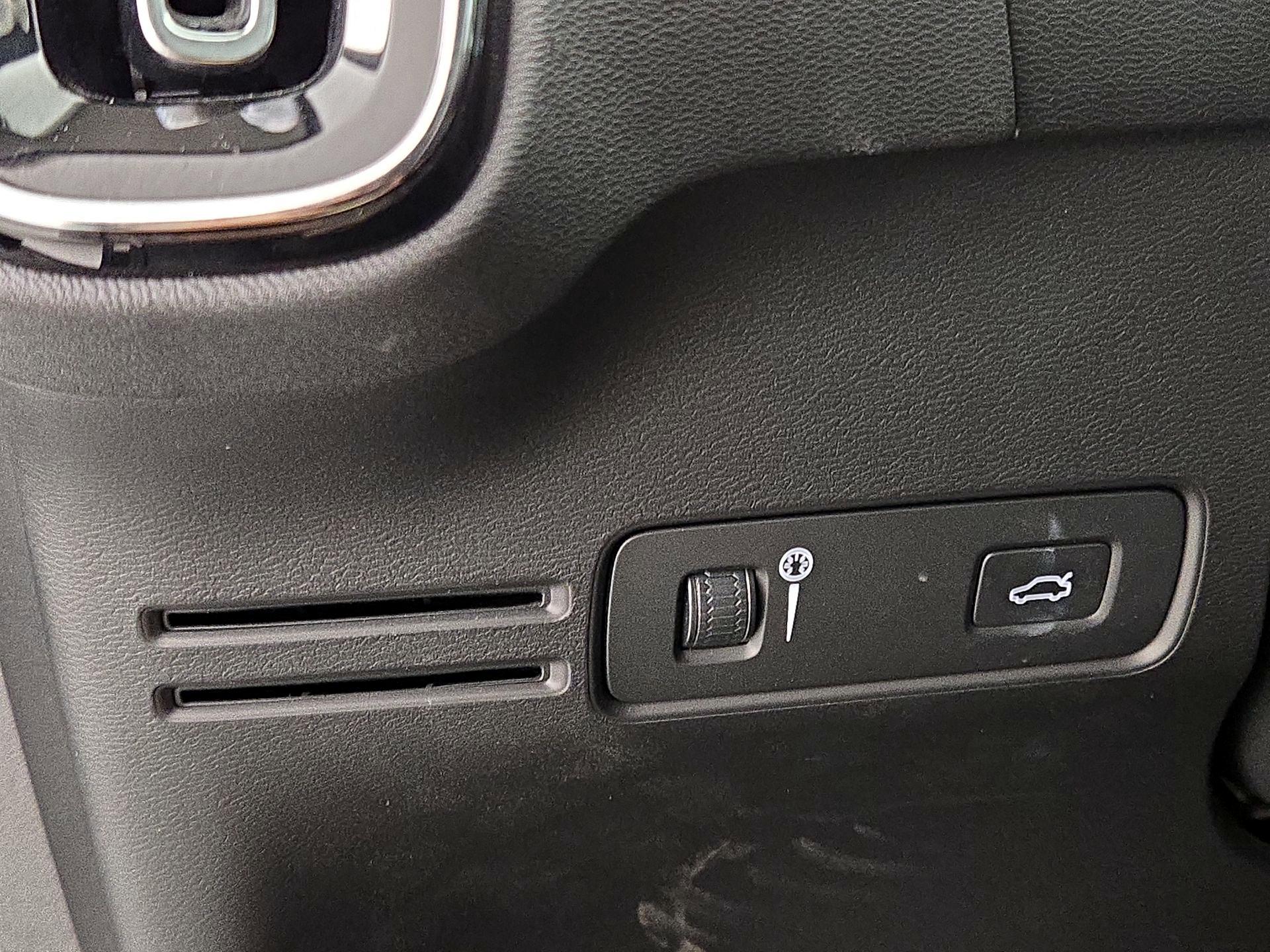 Thumbnail: 2019 Volvo XC40 - 13