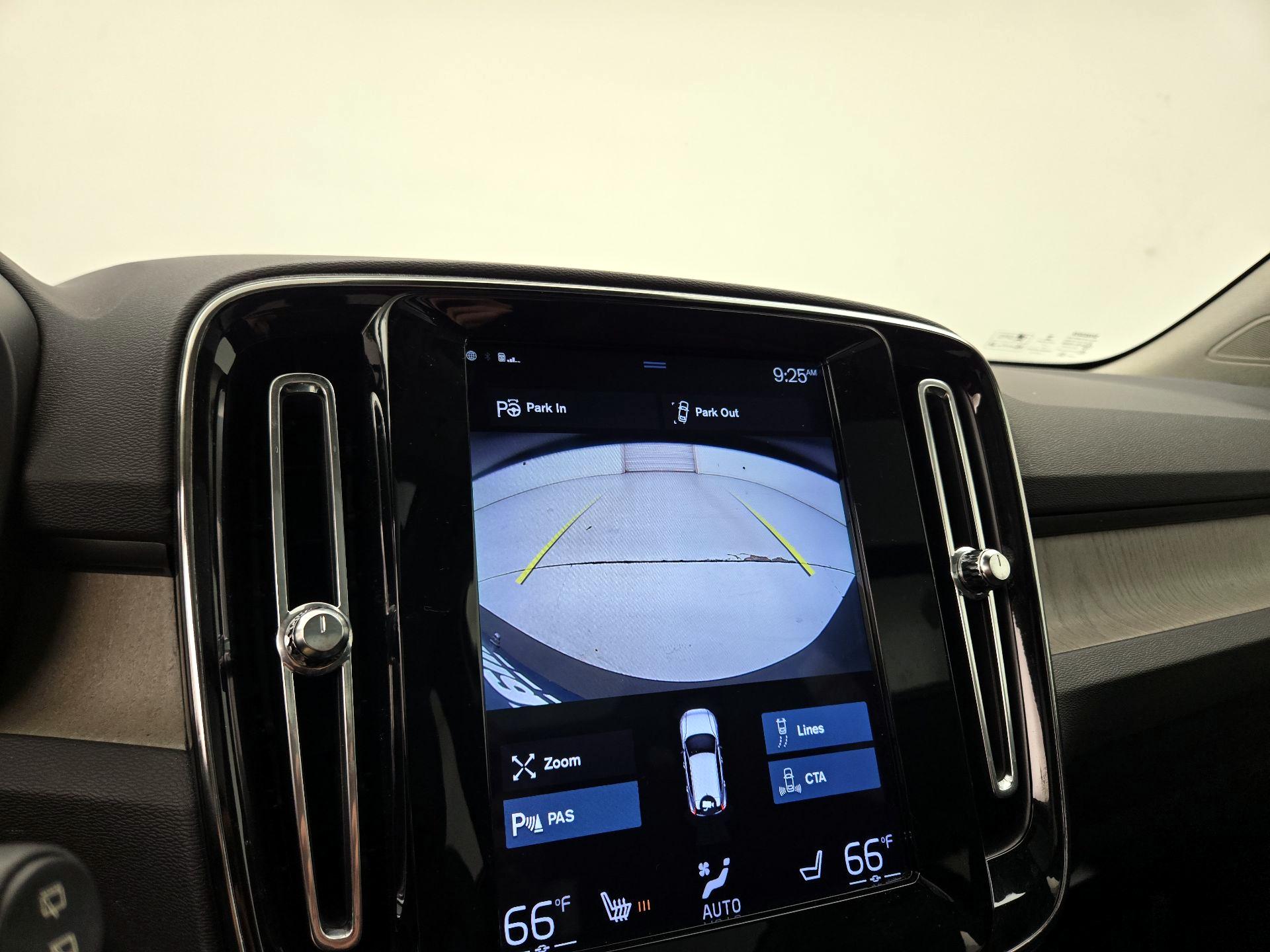 Thumbnail: 2019 Volvo XC40 - 15