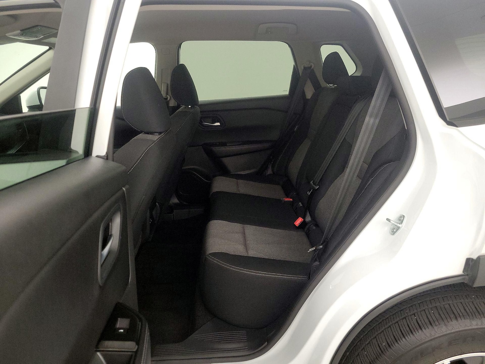 2025 Nissan Rogue SV - Photo 20