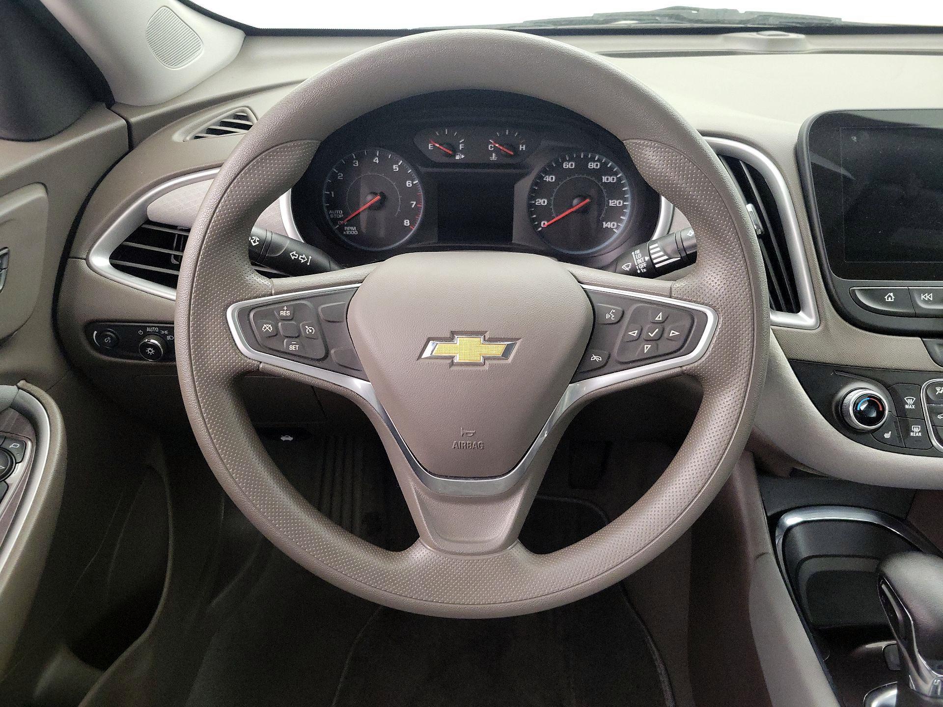 Thumbnail: 2022 Chevrolet Malibu - 10