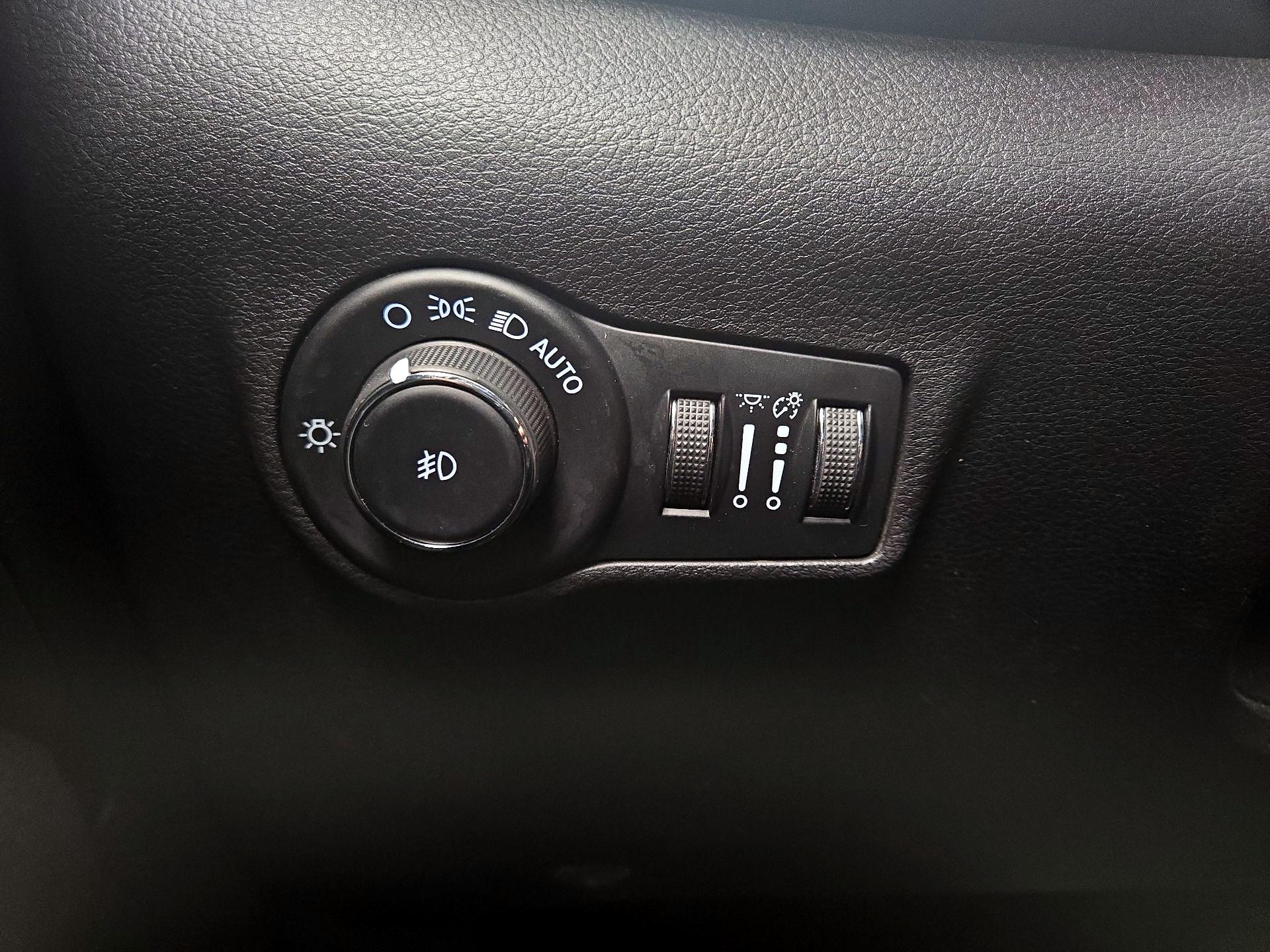 Thumbnail: 2022 Jeep Compass - 13