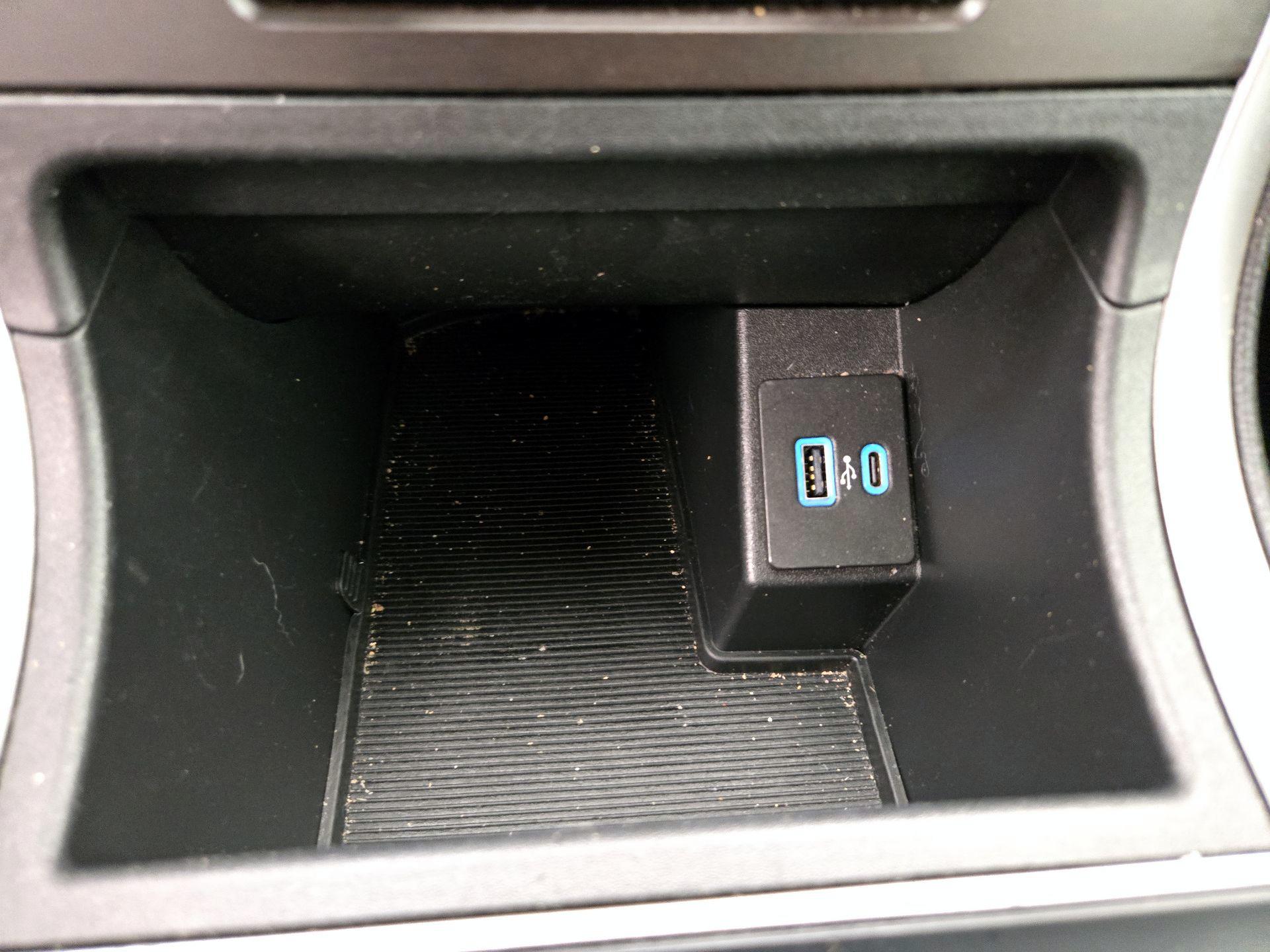 Thumbnail: 2021 Ford Edge - 18