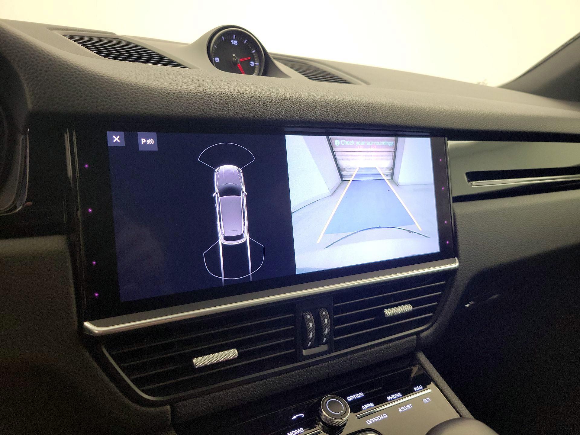 Thumbnail: 2020 Porsche Cayenne - 15