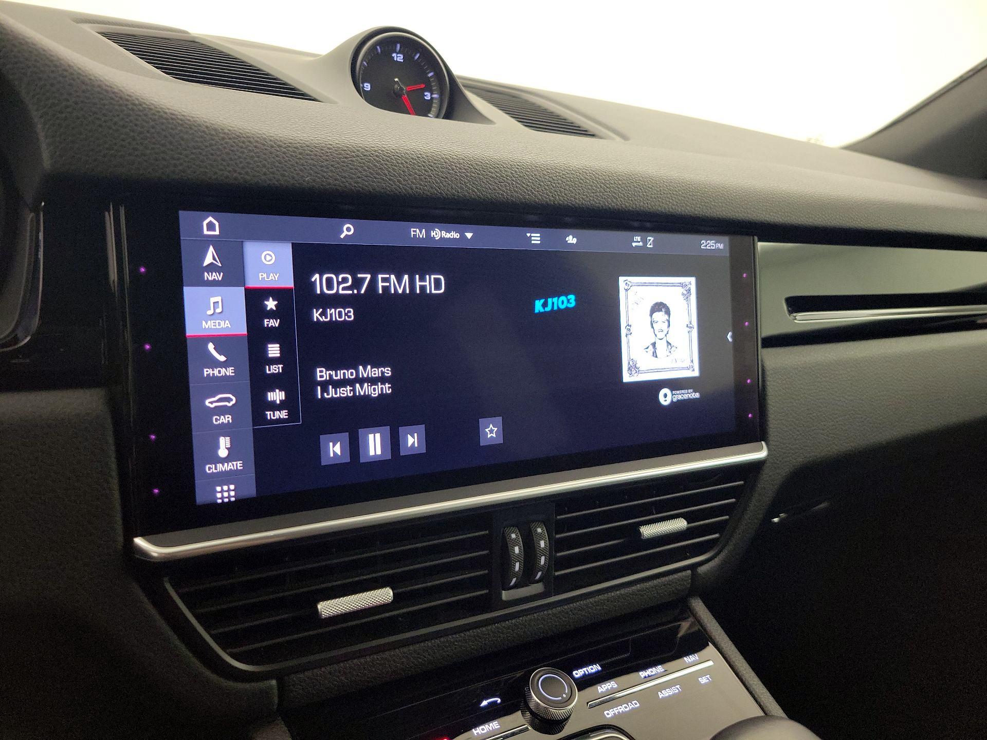 Thumbnail: 2020 Porsche Cayenne - 16