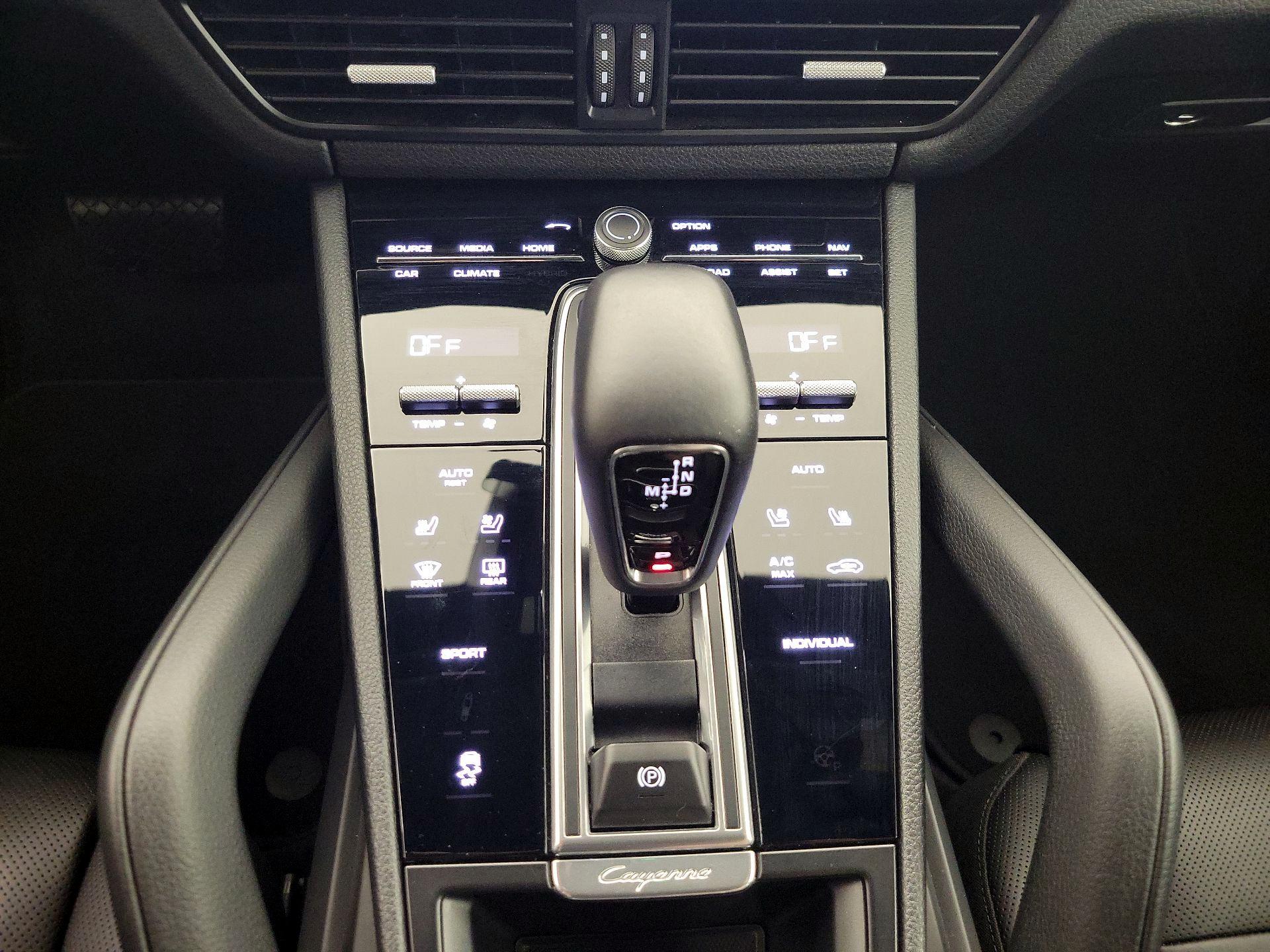 Thumbnail: 2020 Porsche Cayenne - 17