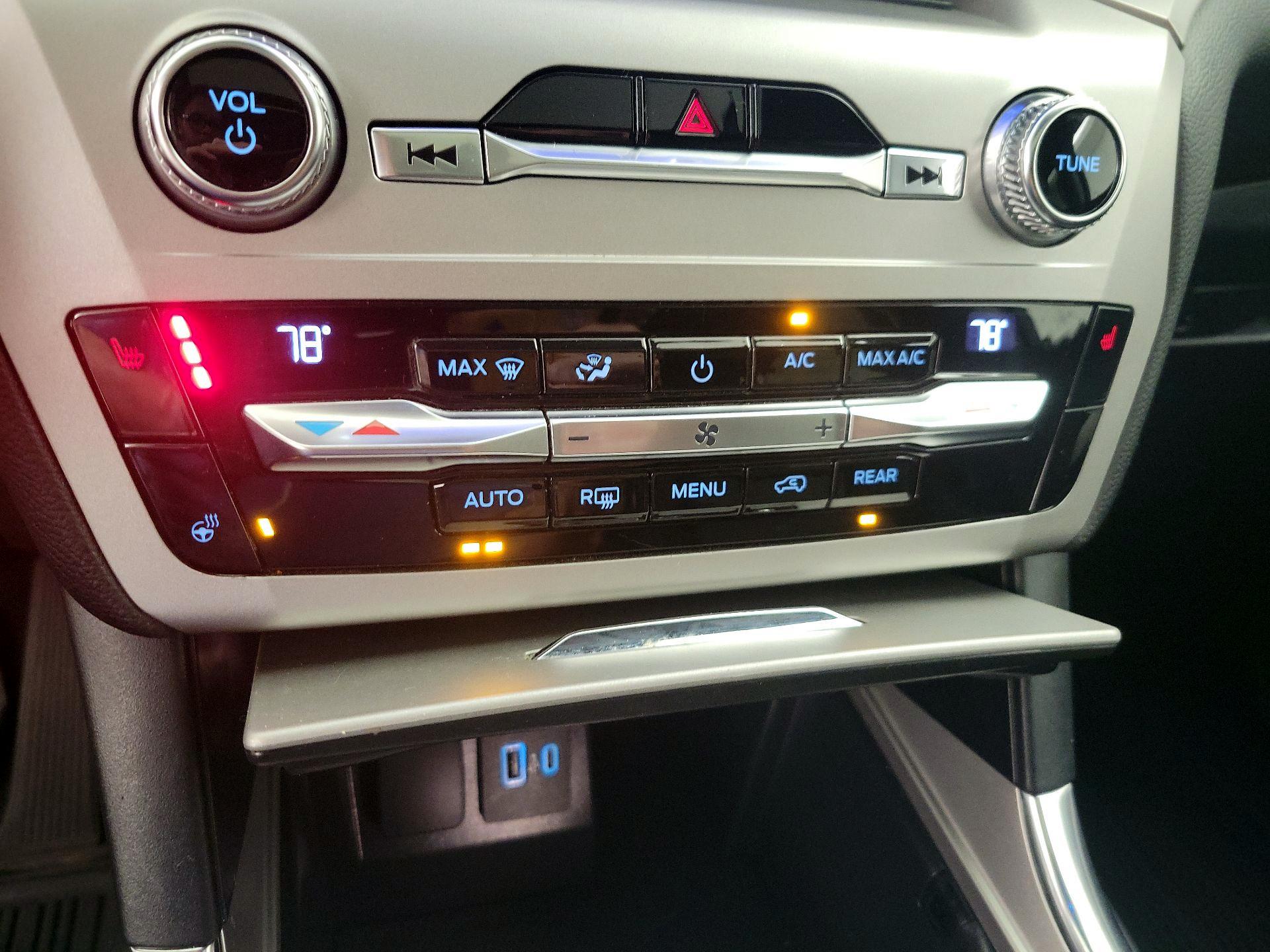 Thumbnail: 2021 Ford Explorer - 16
